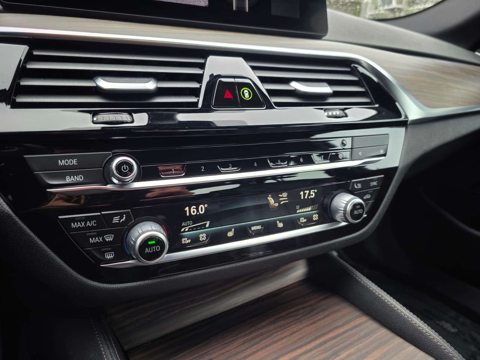 2020 BMW 5 Series Plug-In Hybrid/Premium Essential Package/M Sport P thumb 23