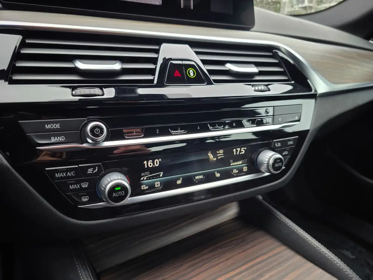 BMW 5 Series снимка BMW 5 Series
