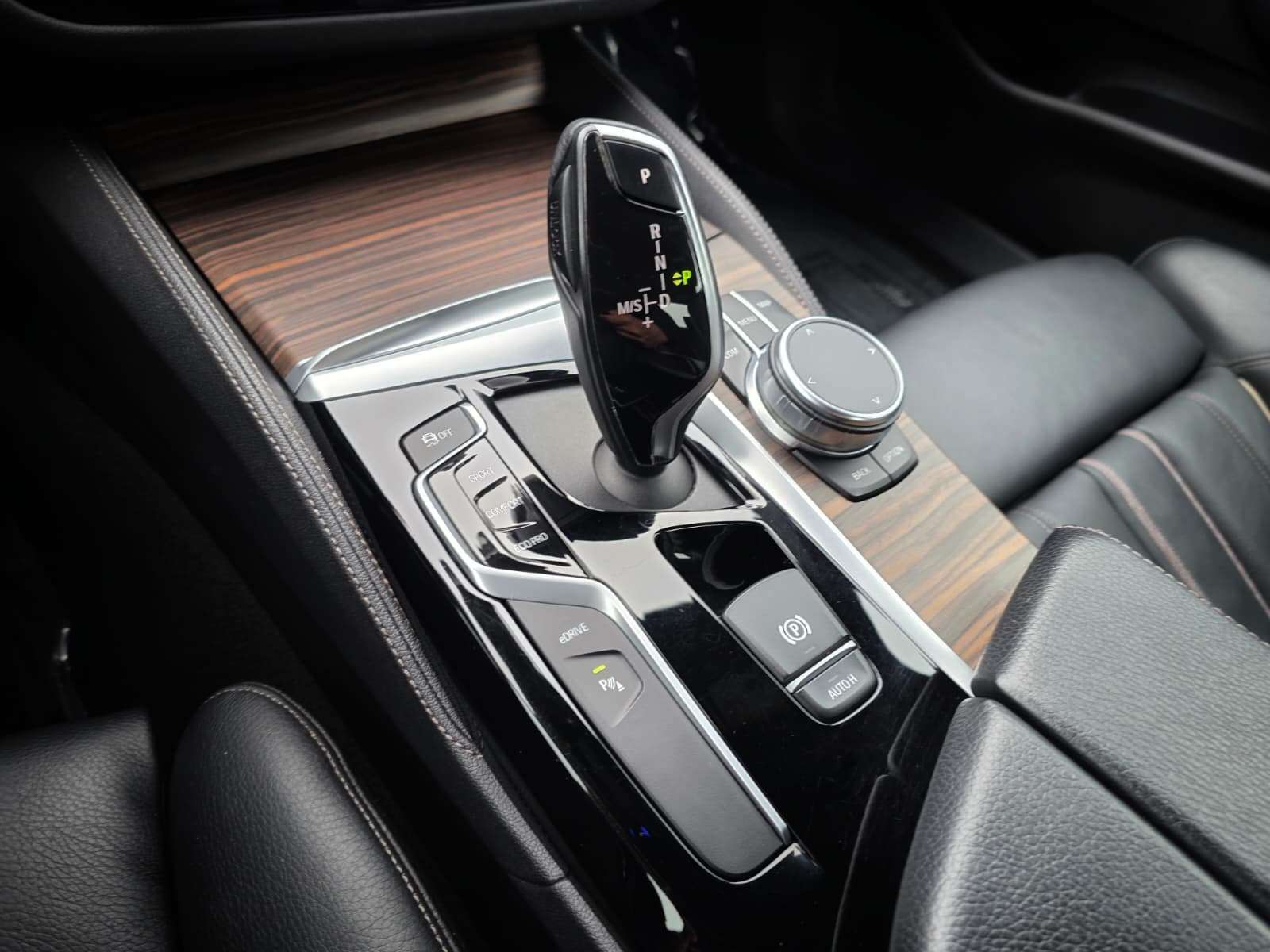 2020 BMW 5 Series Plug-In Hybrid/Premium Essential Package/M Sport P thumb 24