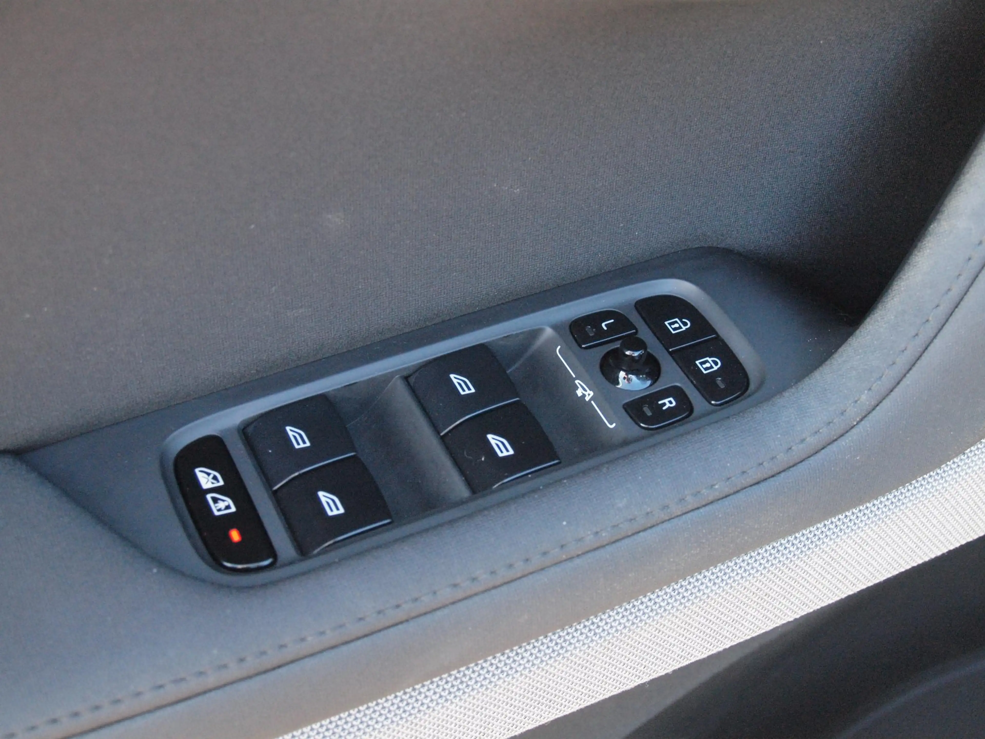 Polestar 2 Long Range Dual Motor Performance 78kWh | Panorama — photo 26