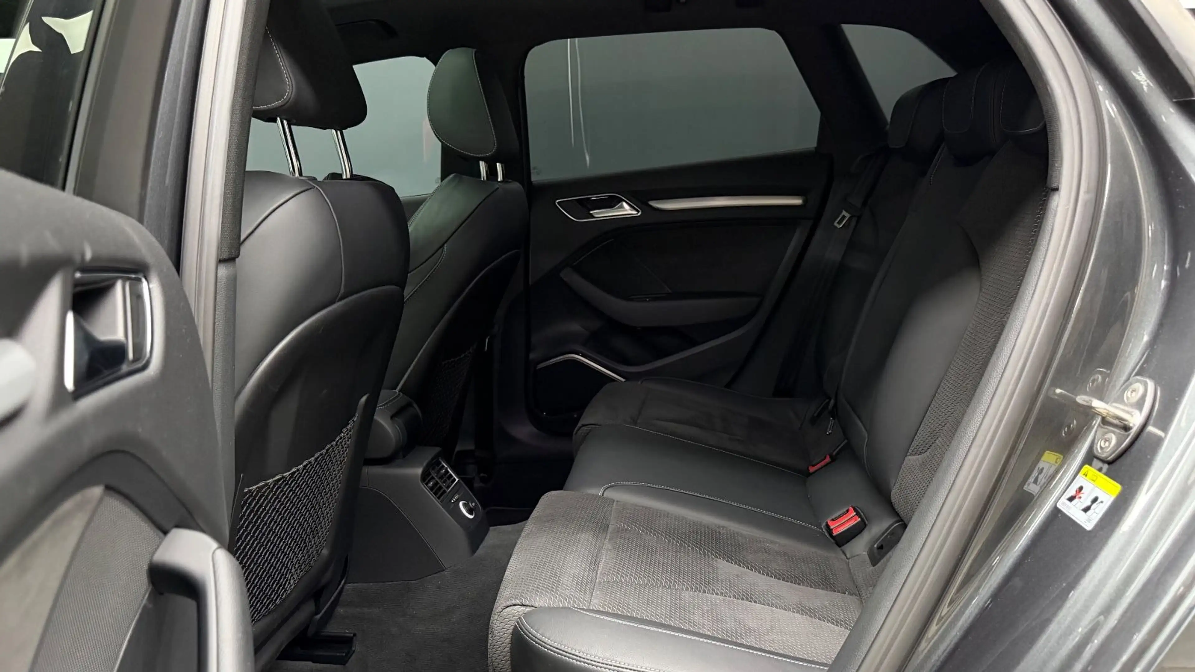 Audi S3 Sportback 2.0 TFSI* Pano*Bang & Olufsen*Exclu — photo 20