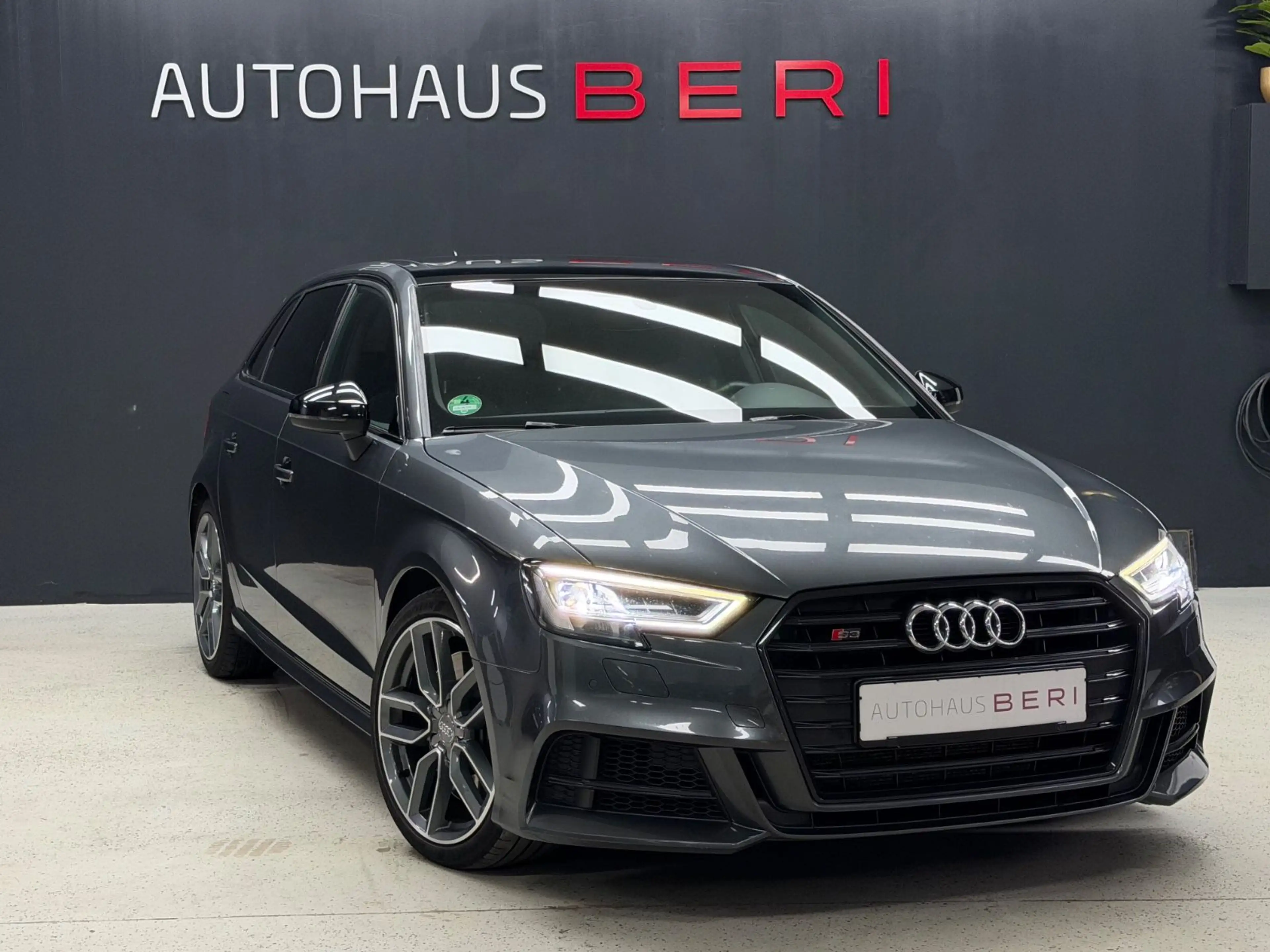 Audi S3 Sportback 2.0 TFSI* Pano*Bang & Olufsen*Exclu