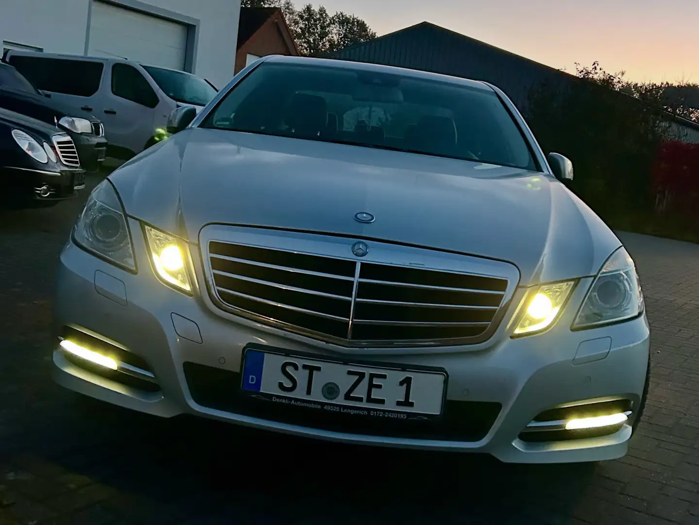 Mercedes-Benz E 200 CDI DPF BlueEFFICIENCY FACELIFT 7G TR. Avantgarde Argent - 1