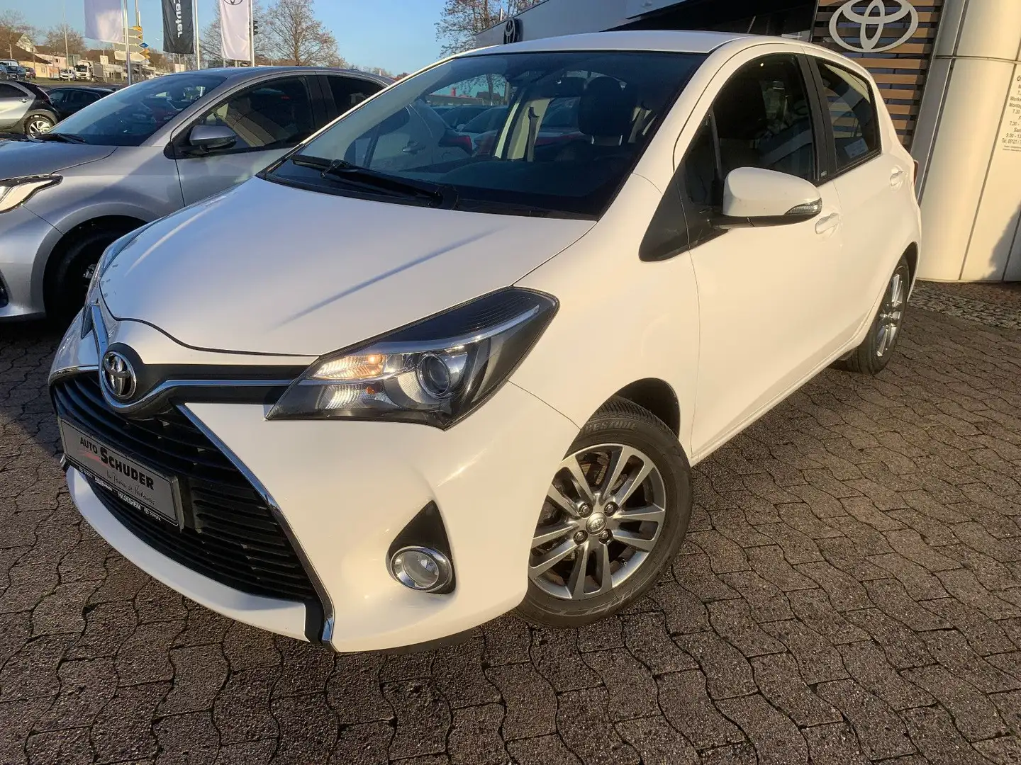 Toyota Yaris Edition-S Blanc - 1