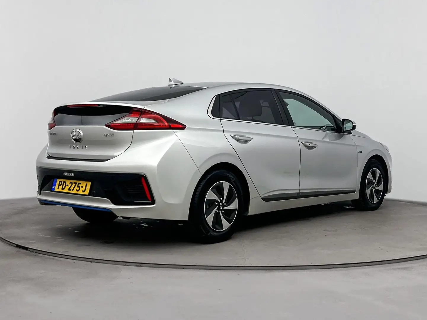 Hyundai IONIQ 1.6 GDi Premium | Leer | Schuifdak | Stoel + stuur Grigio - 2
