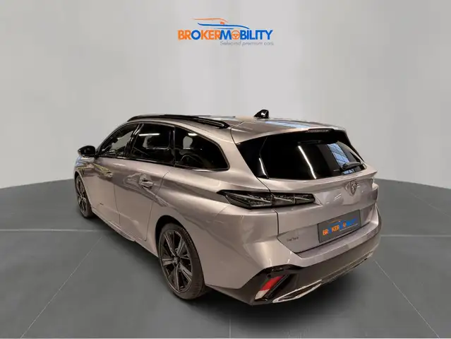 Peugeot 308 view 5