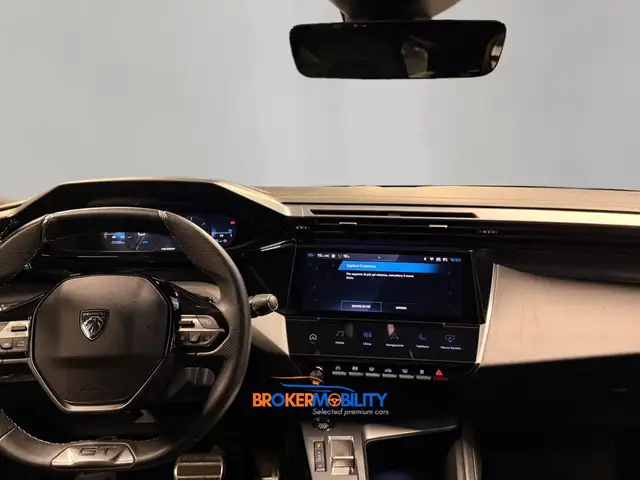 Peugeot 308 view 9