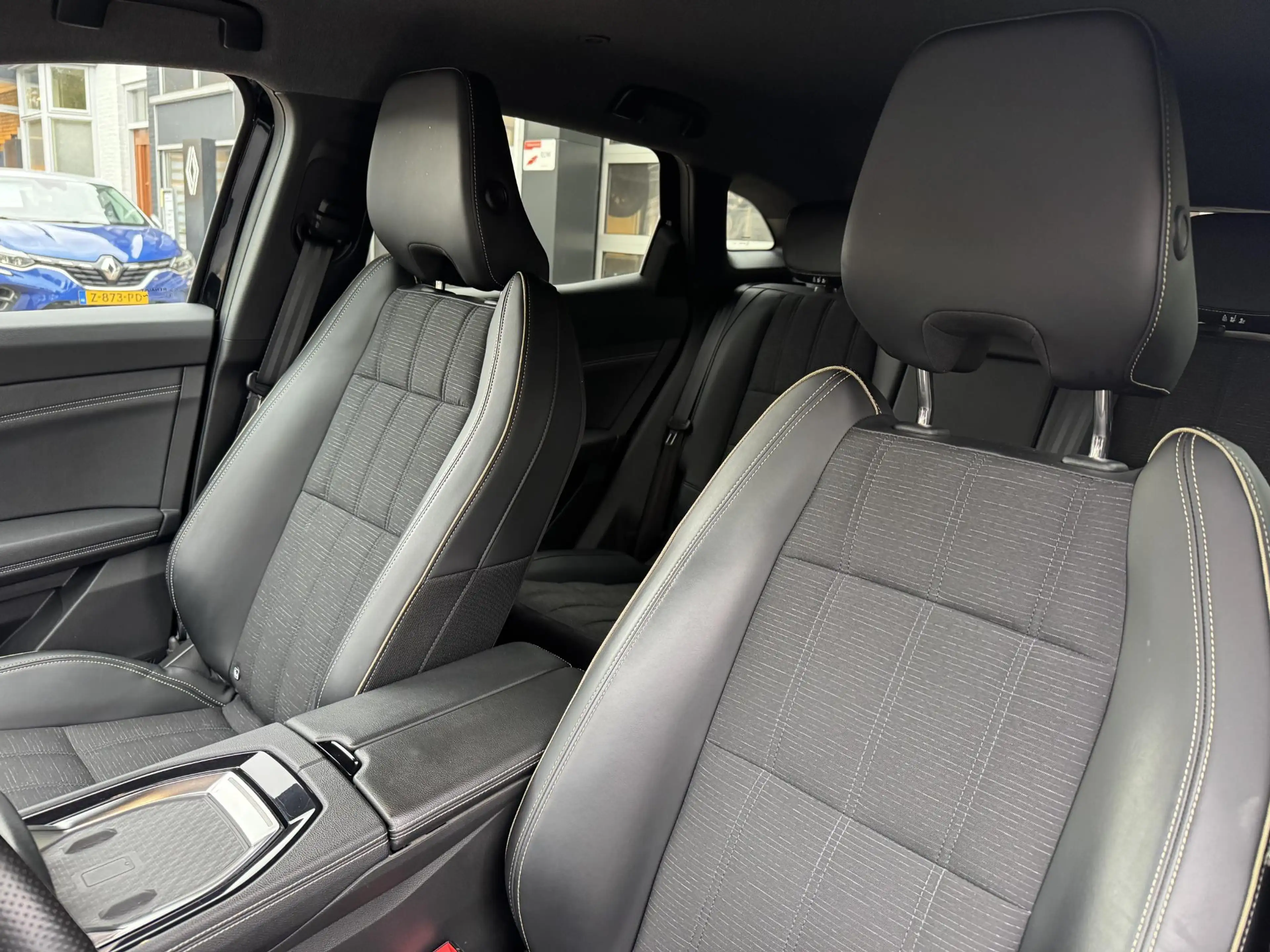 Renault Austral 1.2 E-Tech full hybrid 200 Iconic+Harman Kardon!! — photo 11
