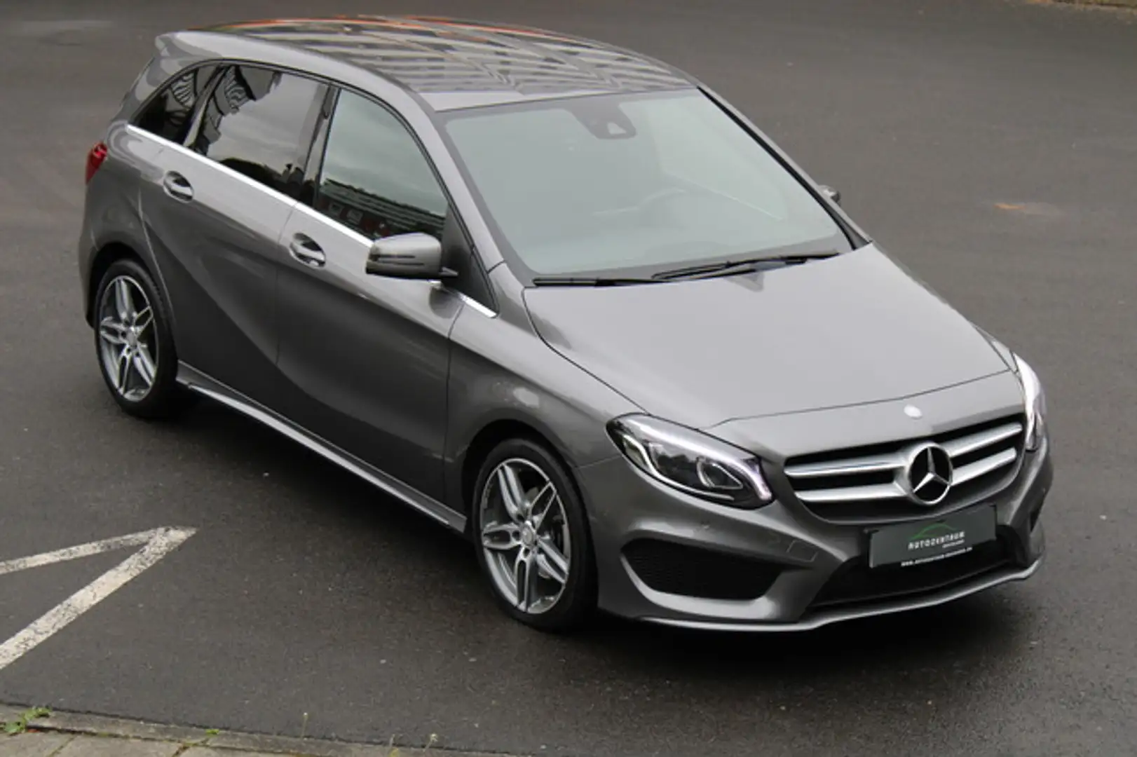 Mercedes-Benz B 200 AMG-Line 1.Hand/Navi/Totwinkel/8-fach/LED Grau - 1
