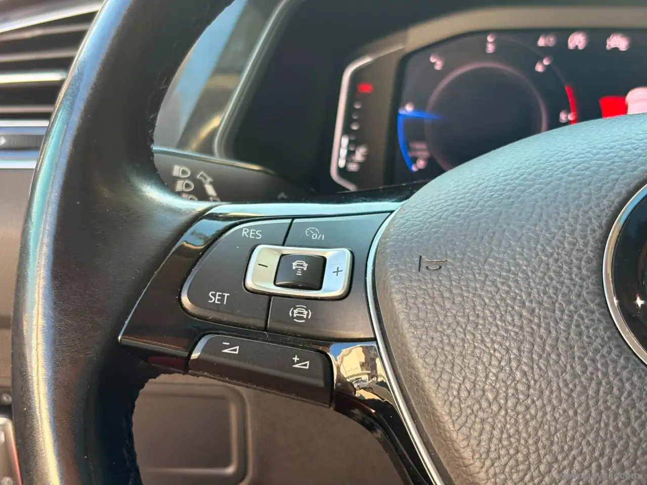 Volkswagen Tiguan 2.0 TDI 4MOTION R-LINE BMT, миниатюра 27