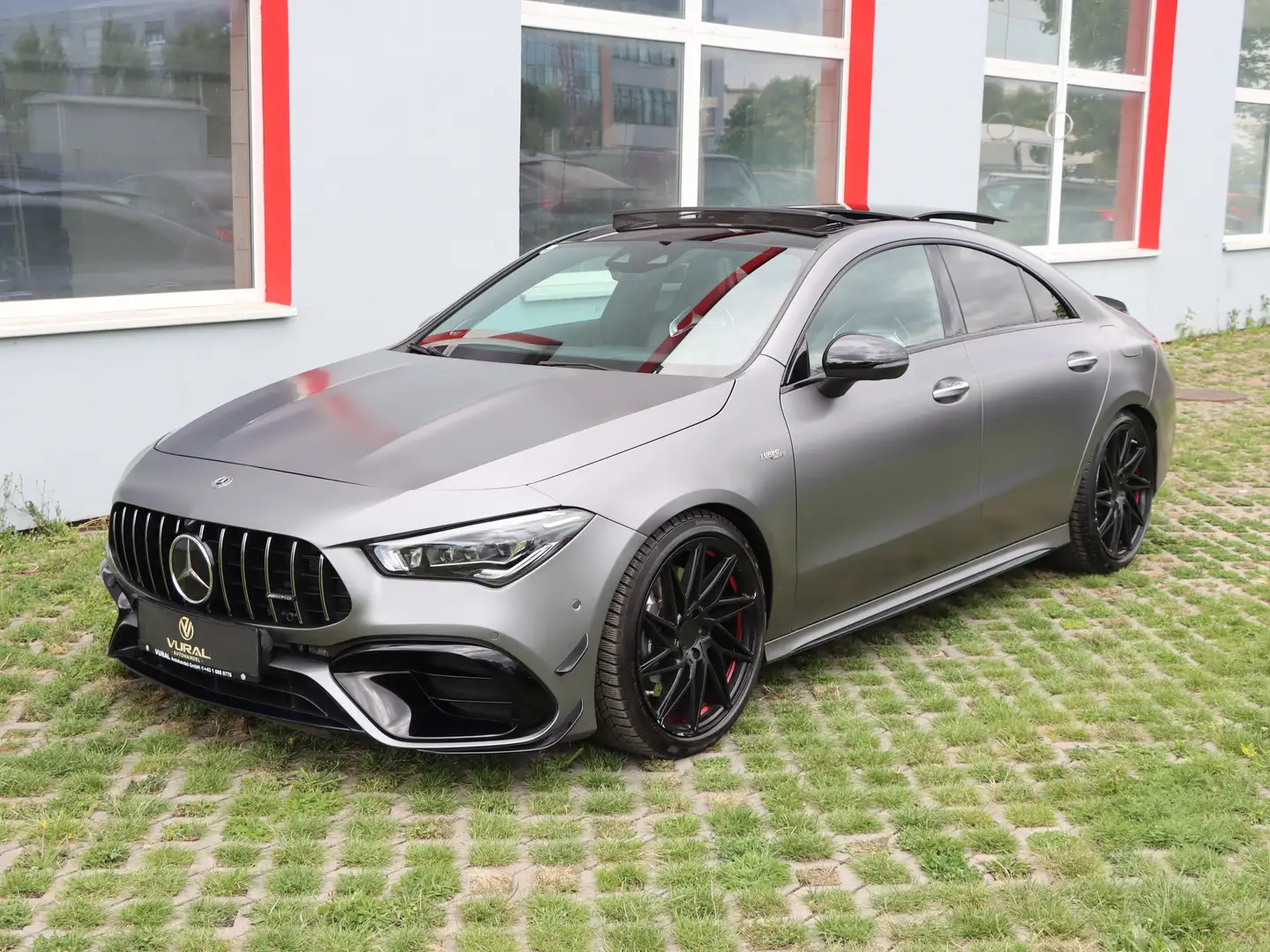 Mercedes-Benz CLA 45 AMG 4Matic | Panorama | Head-Up | Sportsitze | VOLL | Grau - 2