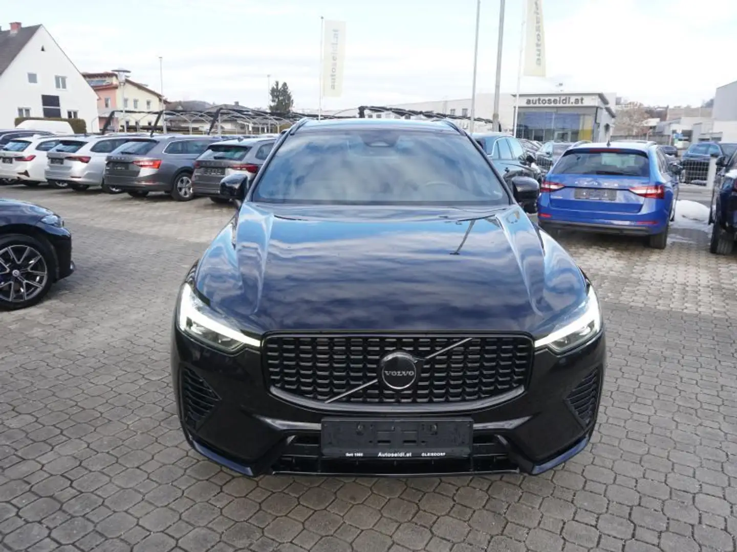 Volvo XC60 T6 AWD R-Design Geartronic *TOPAUSSTATTUNG* Schwarz - 2