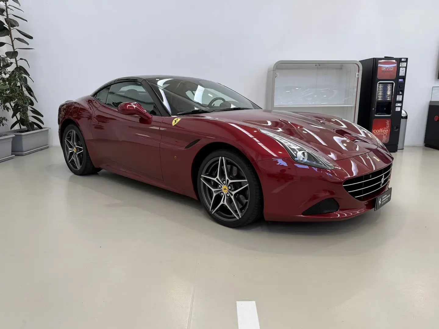 Ferrari California T DCT - Rosso California - Interno Carbonio - Mag Rosso - 1
