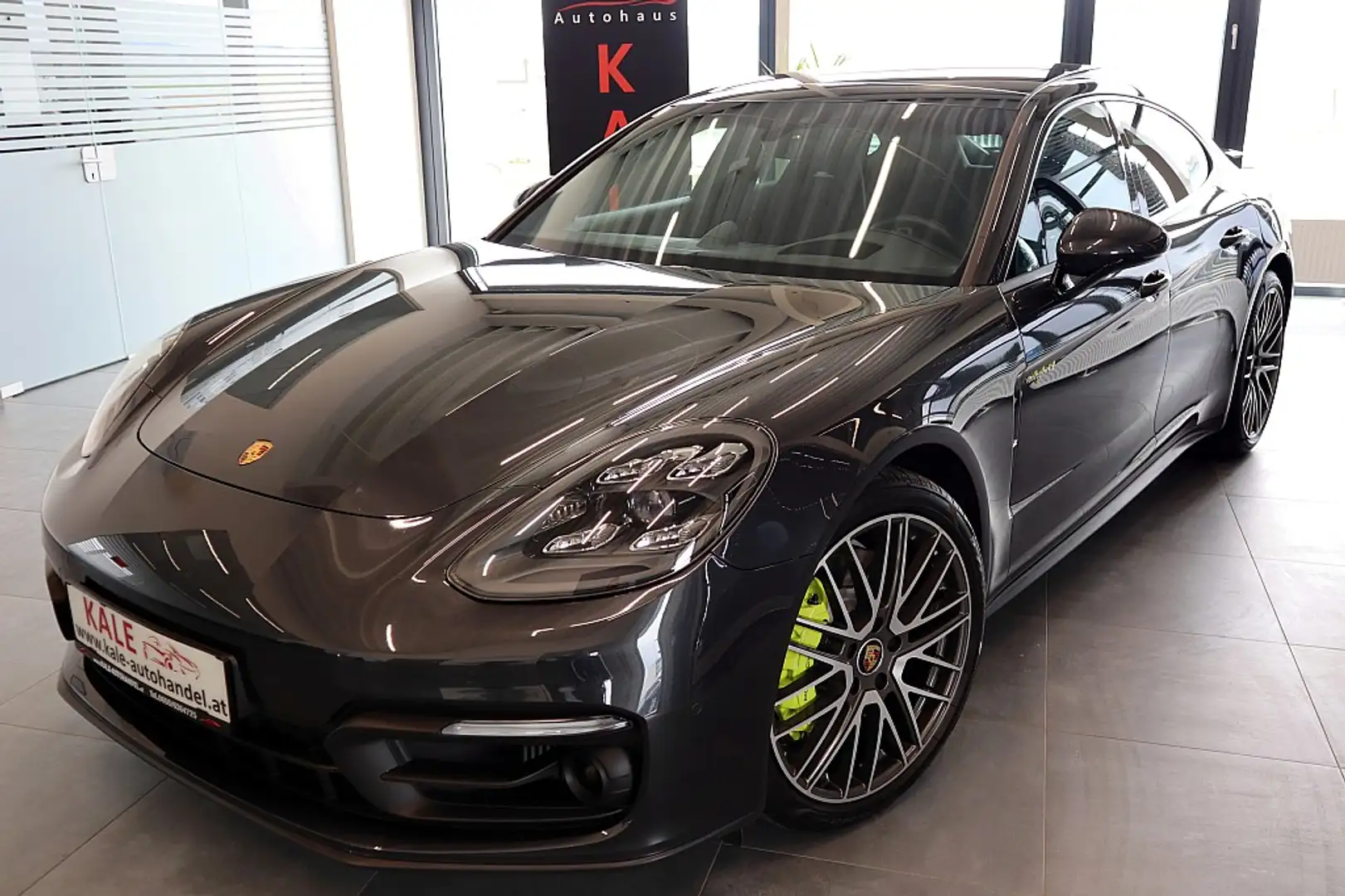 Porsche Panamera 4 E-Hybrid PHEV Aut.*5-Sitzer*Panoramadach* Grau - 2