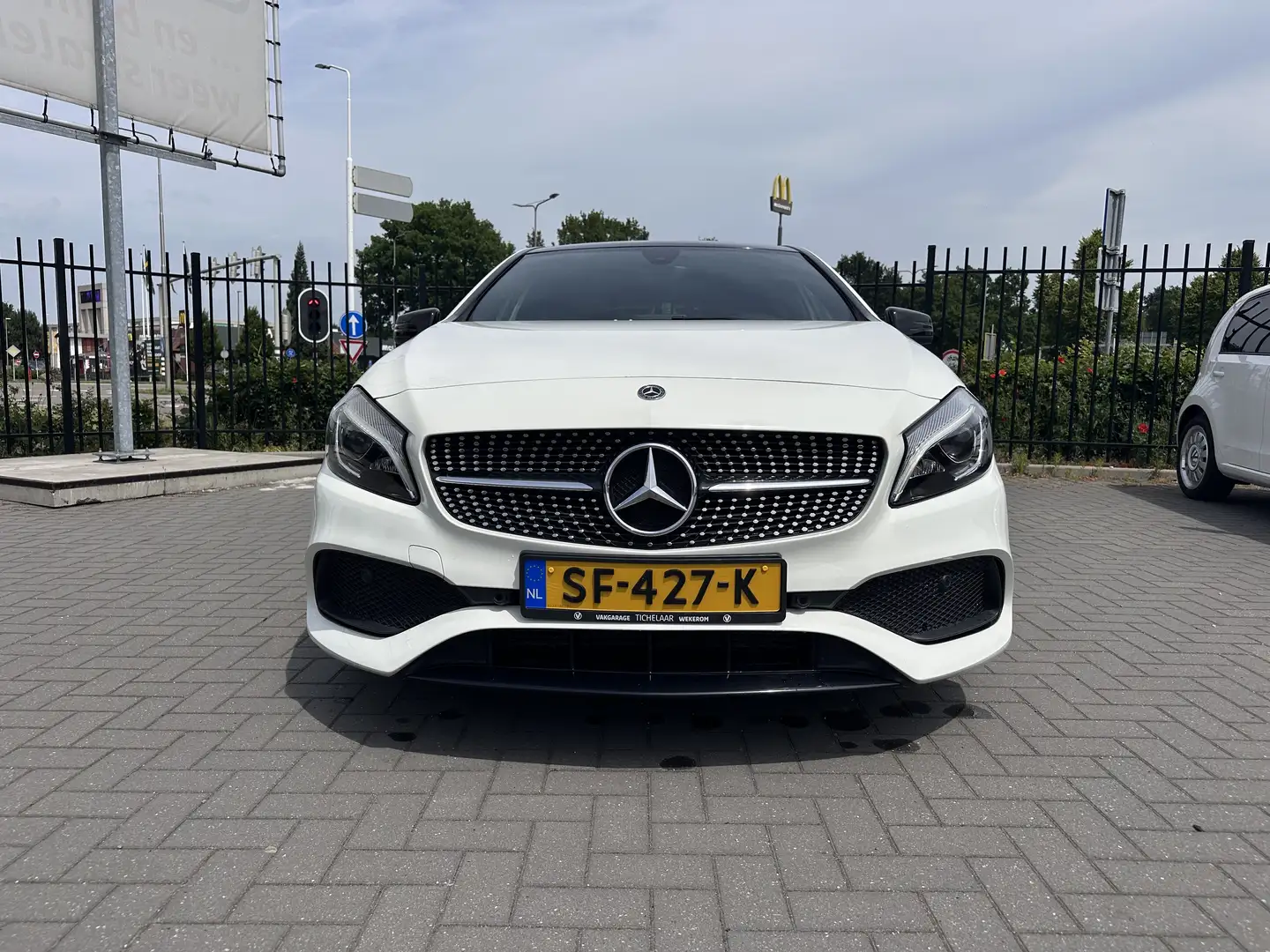 Mercedes-Benz A 180 Ambition AMG Line Bílá - 2
