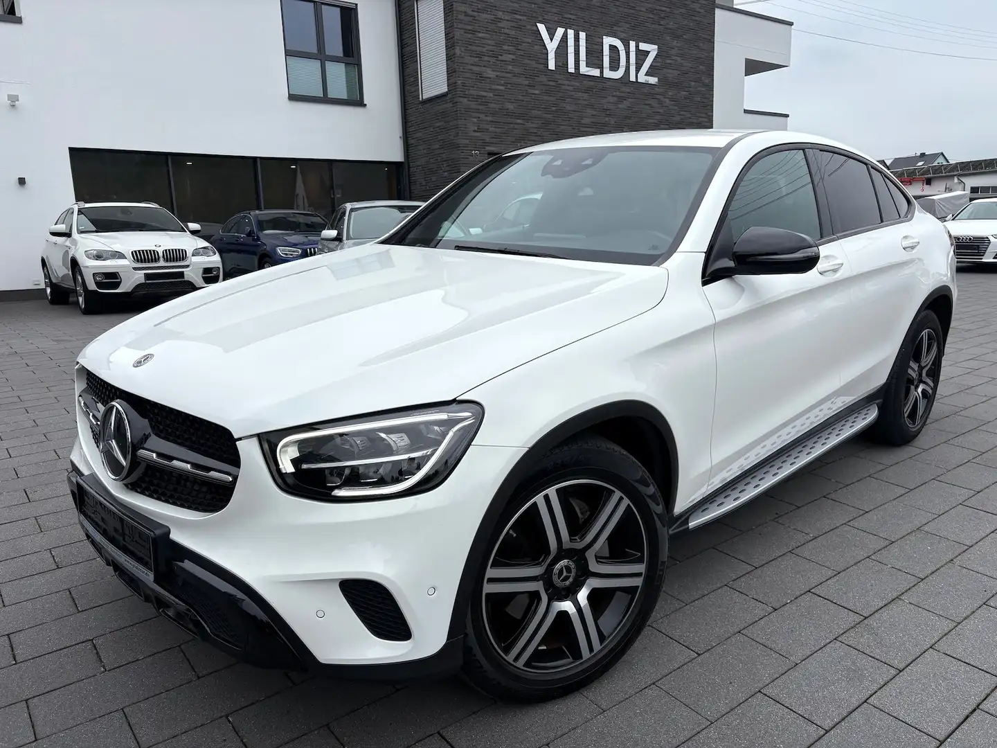 Mercedes-Benz GLC 200 COUPE NIGHT BURMESTER LED LEDER Weiß - 1
