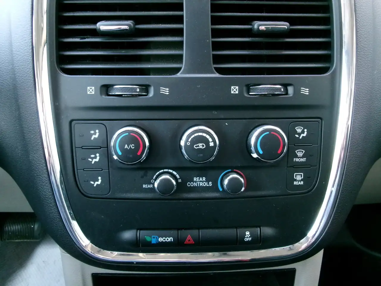 Dodge Grand Caravan снимка Dodge Grand Caravan