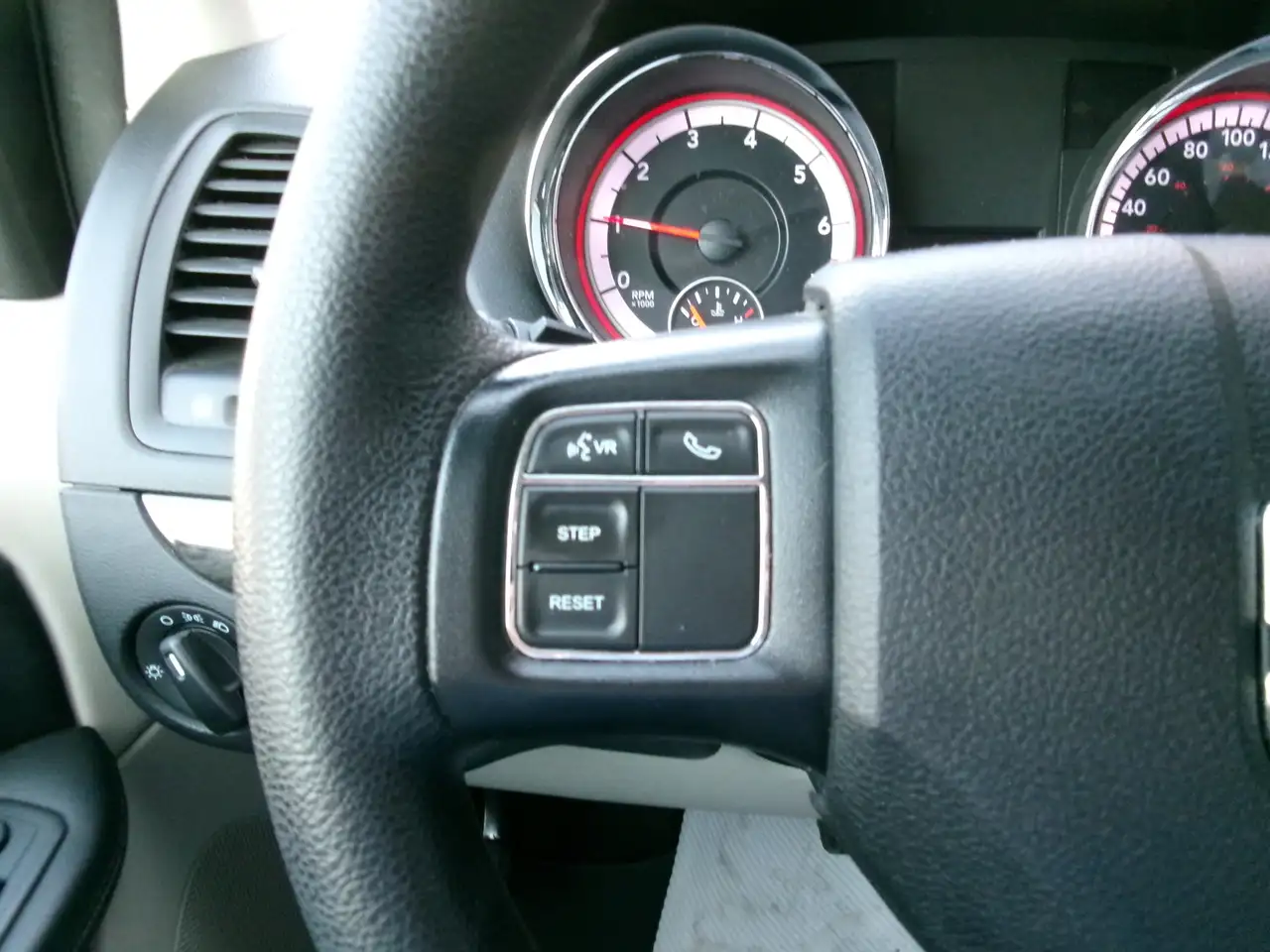 Dodge Grand Caravan снимка Dodge Grand Caravan