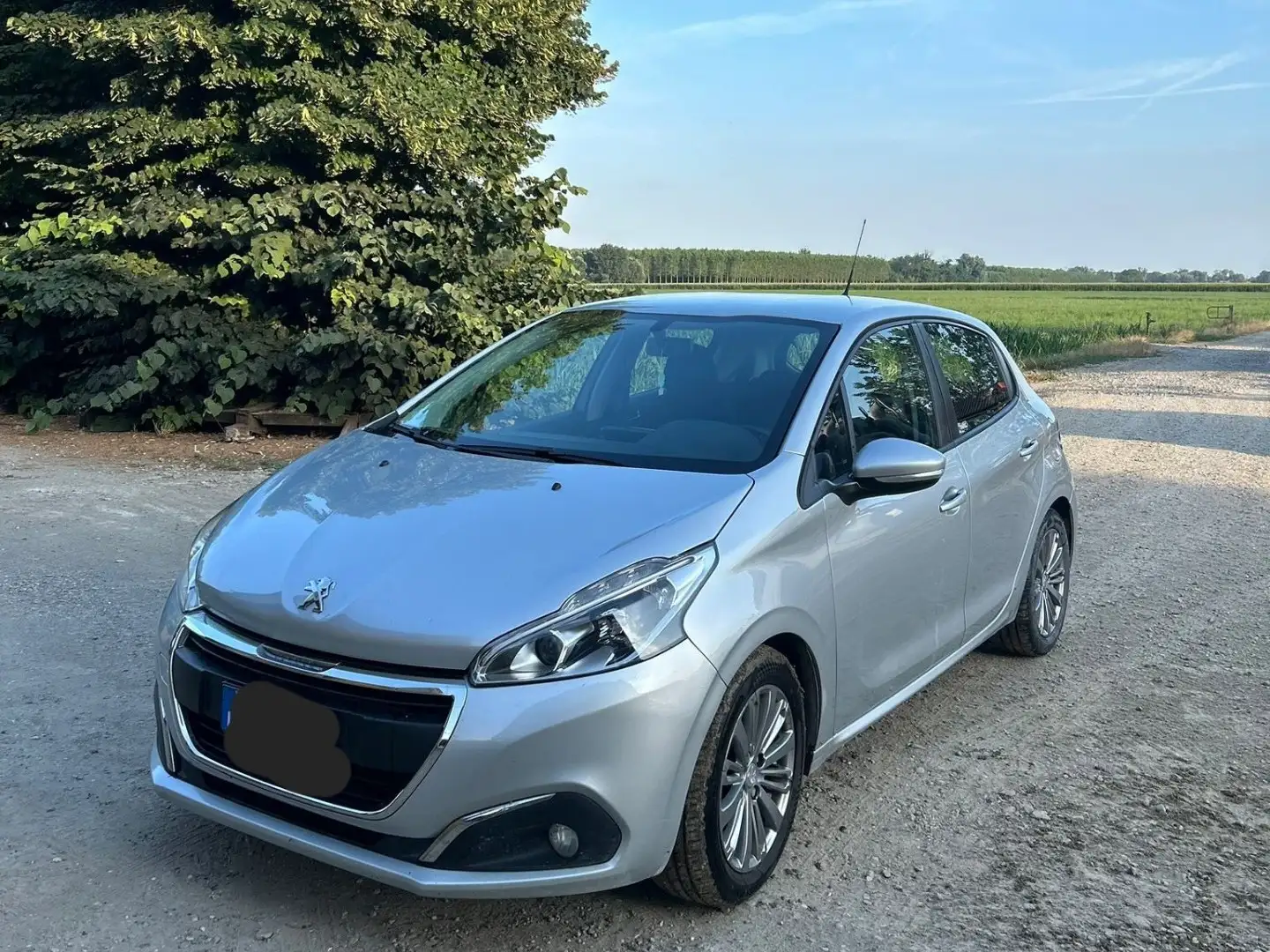 Peugeot 208 PureTech 82 Active Srebrny - 1