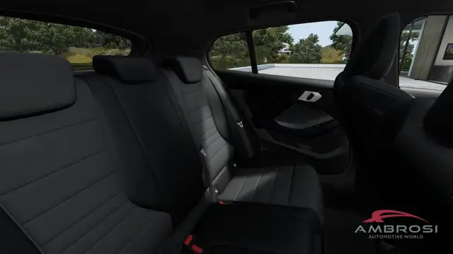 BMW 1 Series view 13