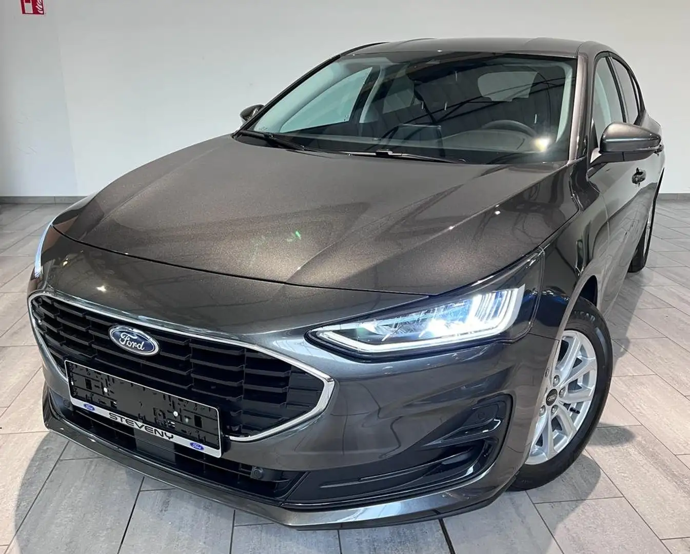 Ford Focus Connected 1.5 EcoBlue 120CV *GPS*PACK HIVER*JA16"* Grijs - 1