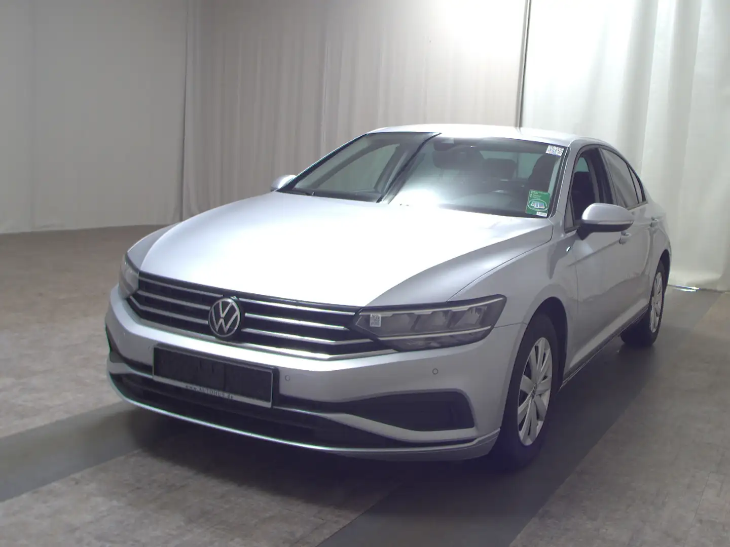 Volkswagen Passat 2.0 TDI Navi LED Shz PDC Silber - 2