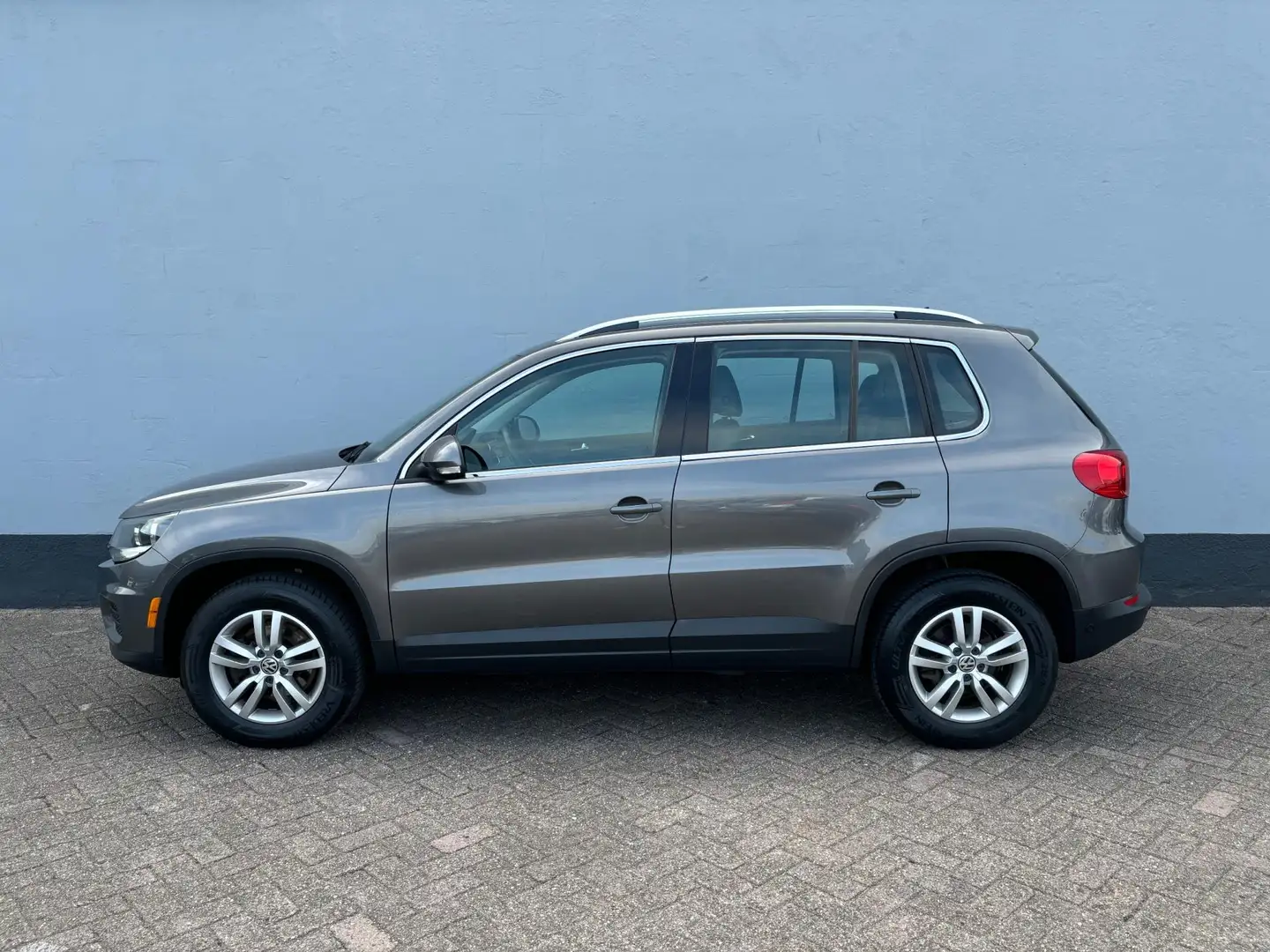 Volkswagen Tiguan 2.0 TSI Sport&Style 4Motion Automaat Grijs - 2