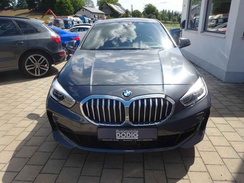 BMW 118 i Limo M Sportpaket/LIVE COCPIT/NAVI