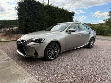 IS 300h 2.5i Privilège Line E-CVT Full Option