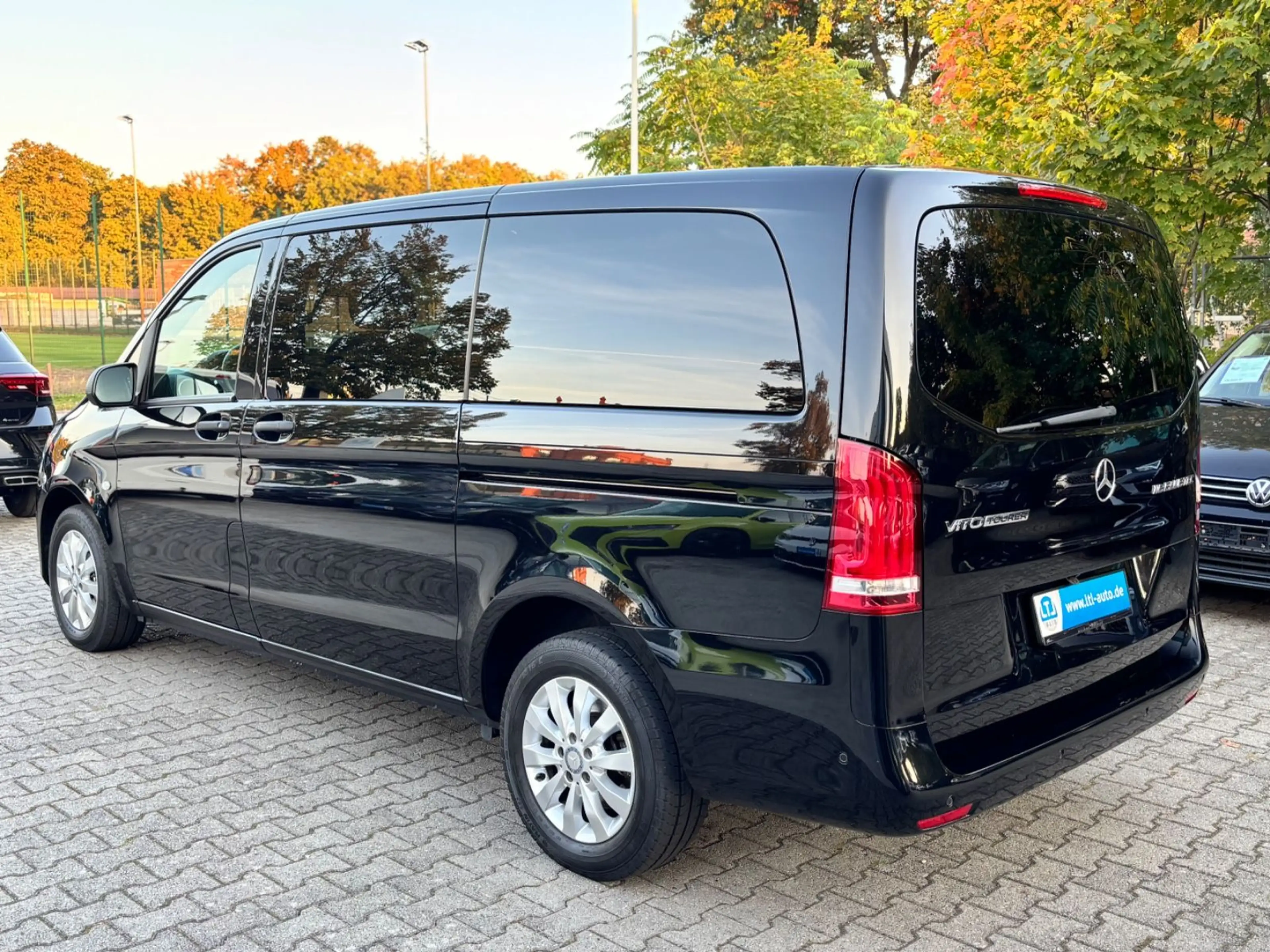 Mercedes-Benz Vito Tourer 163PS lang Select 8Sitz Navi Kam LED — photo 5