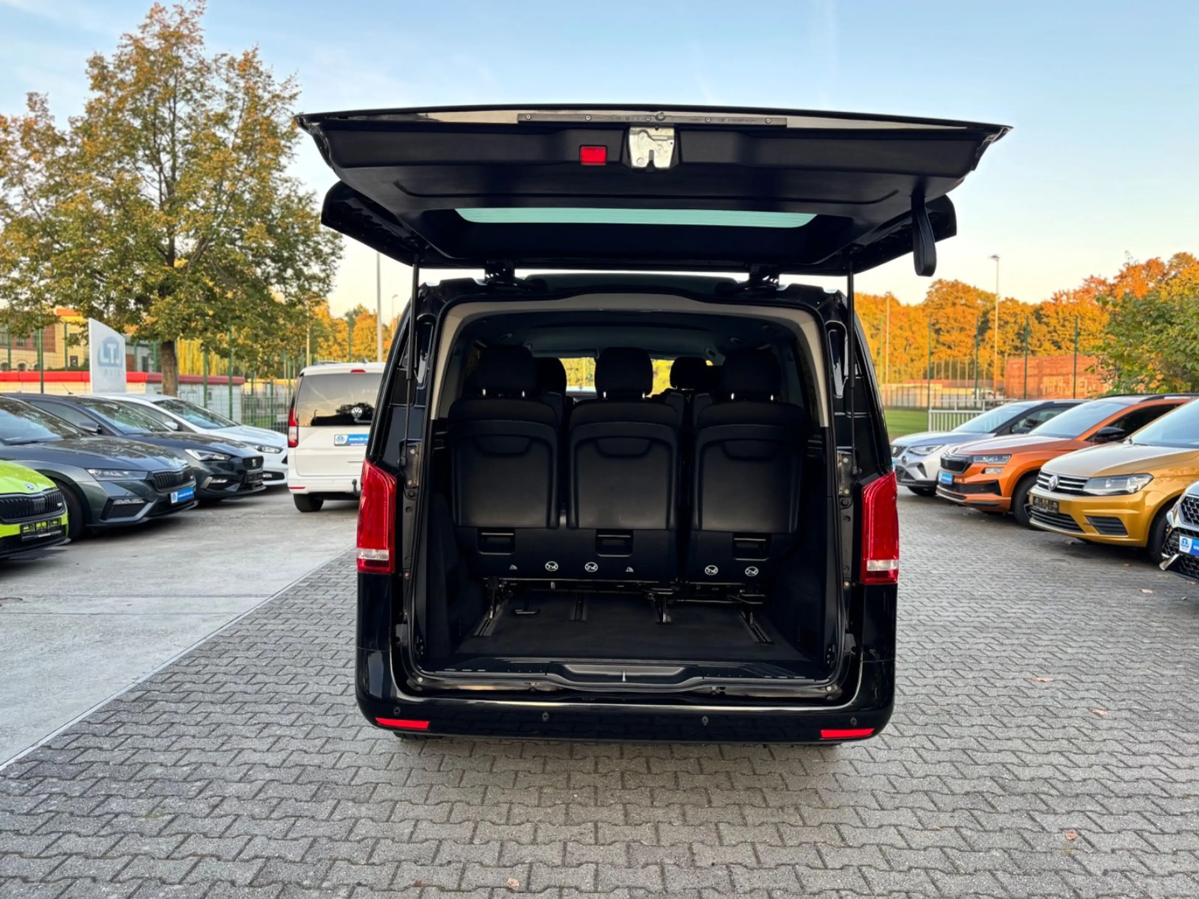 Mercedes-Benz Vito Tourer 163PS lang Select 8Sitz Navi Kam LED — photo 10