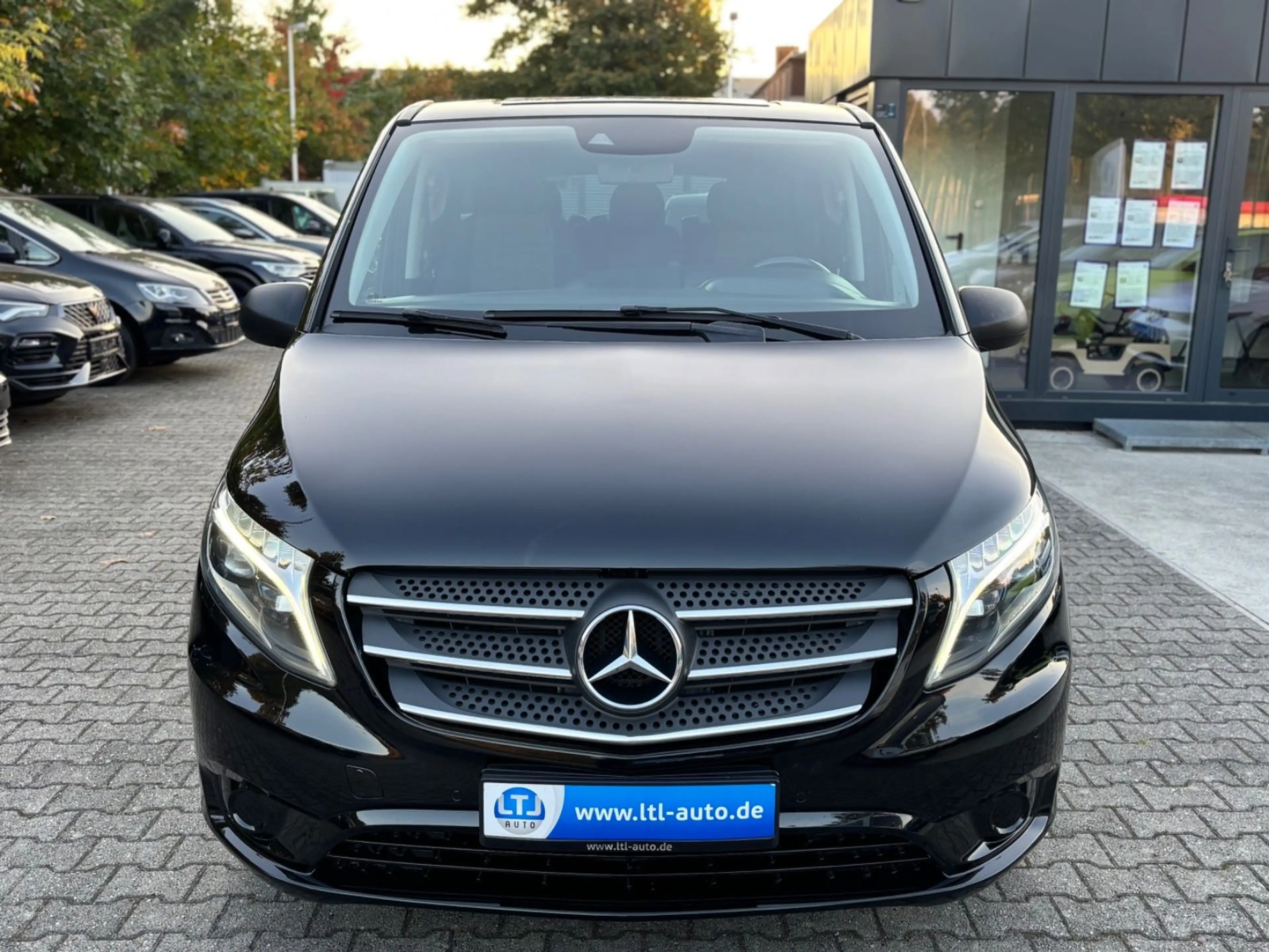 Mercedes-Benz Vito Tourer 163PS lang Select 8Sitz Navi Kam LED — photo 2