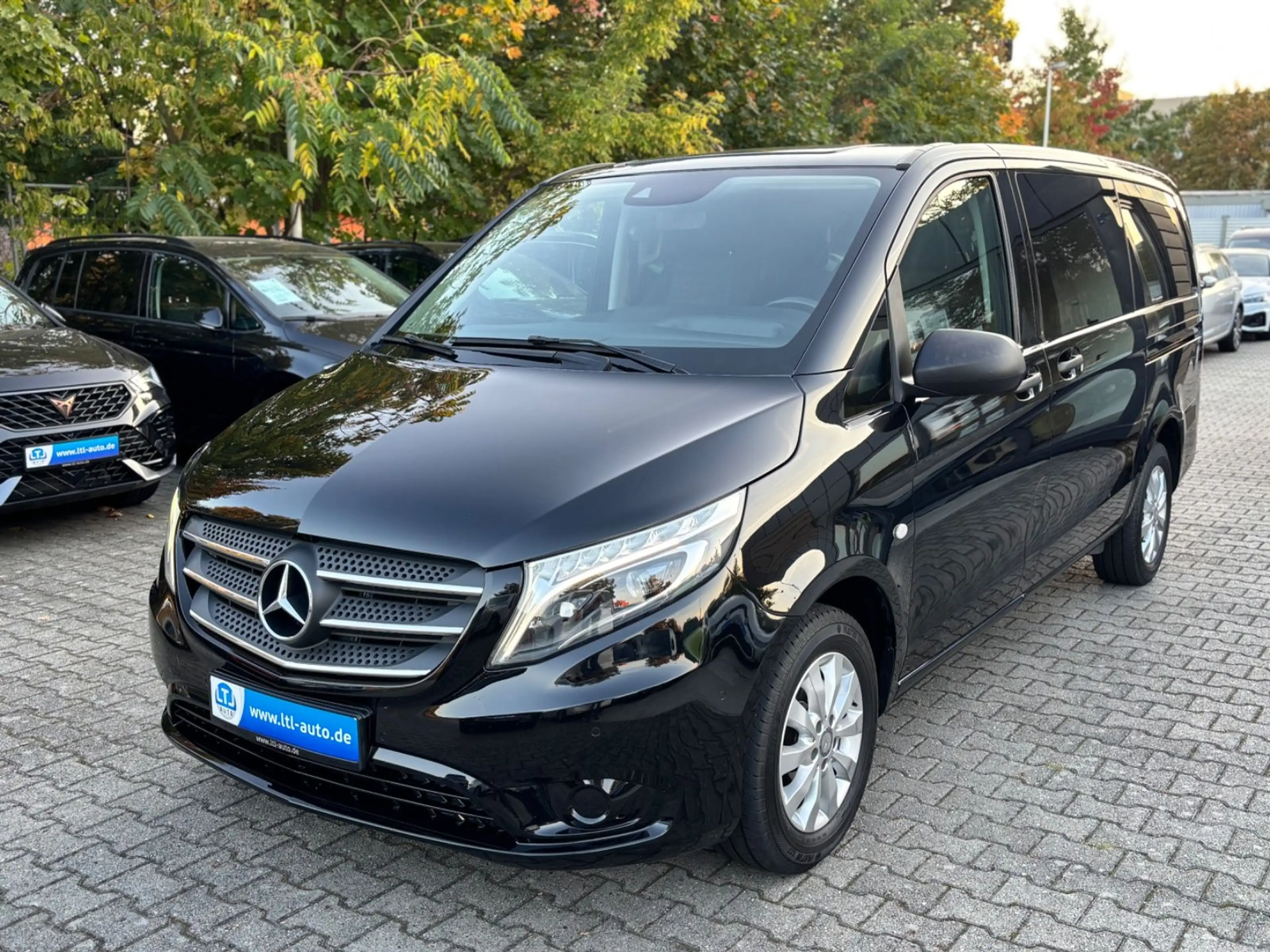 Mercedes-Benz Vito Tourer 163PS lang Select 8Sitz Navi Kam LED — photo 3