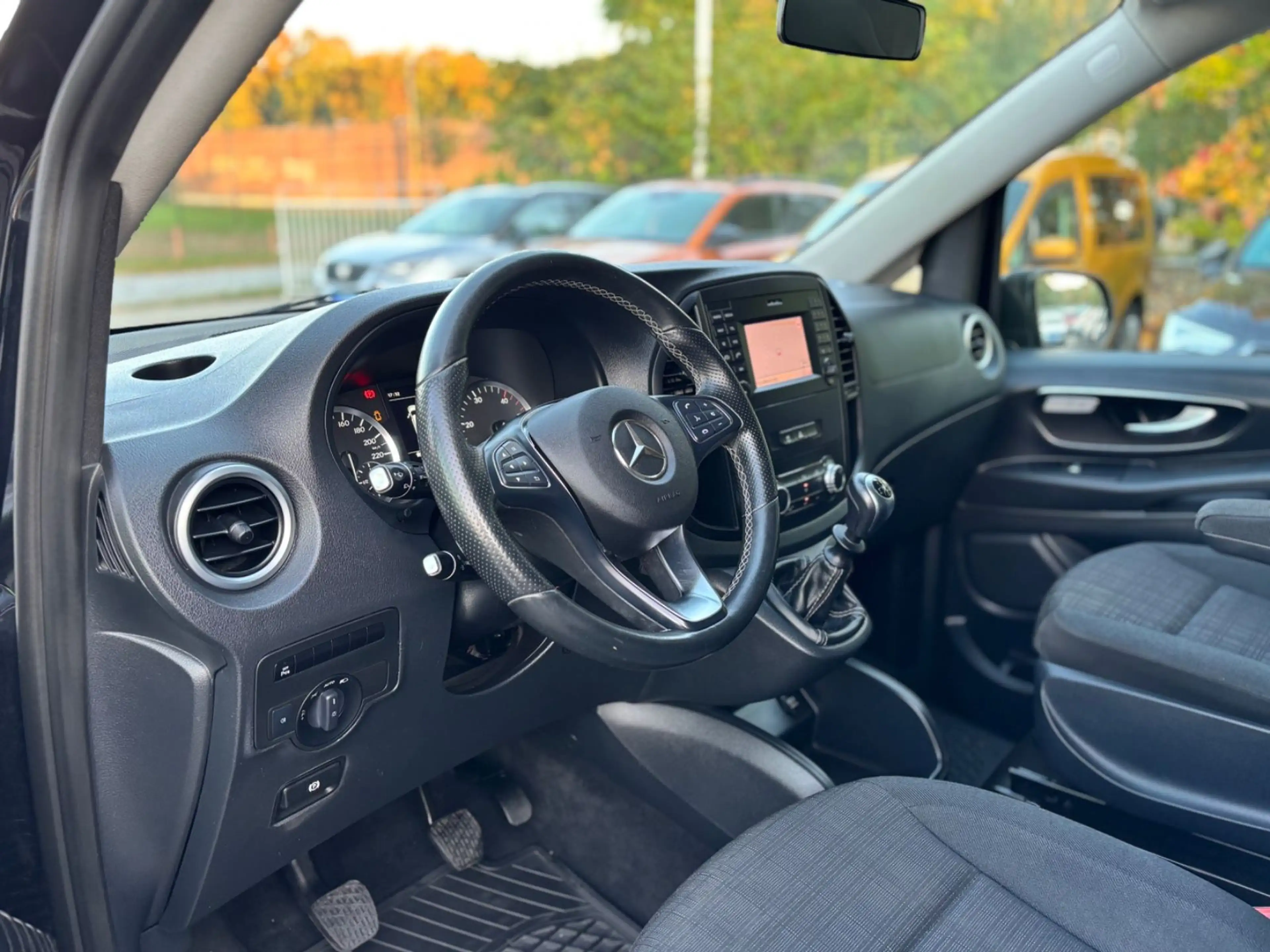 Mercedes-Benz Vito Tourer 163PS lang Select 8Sitz Navi Kam LED — photo 11