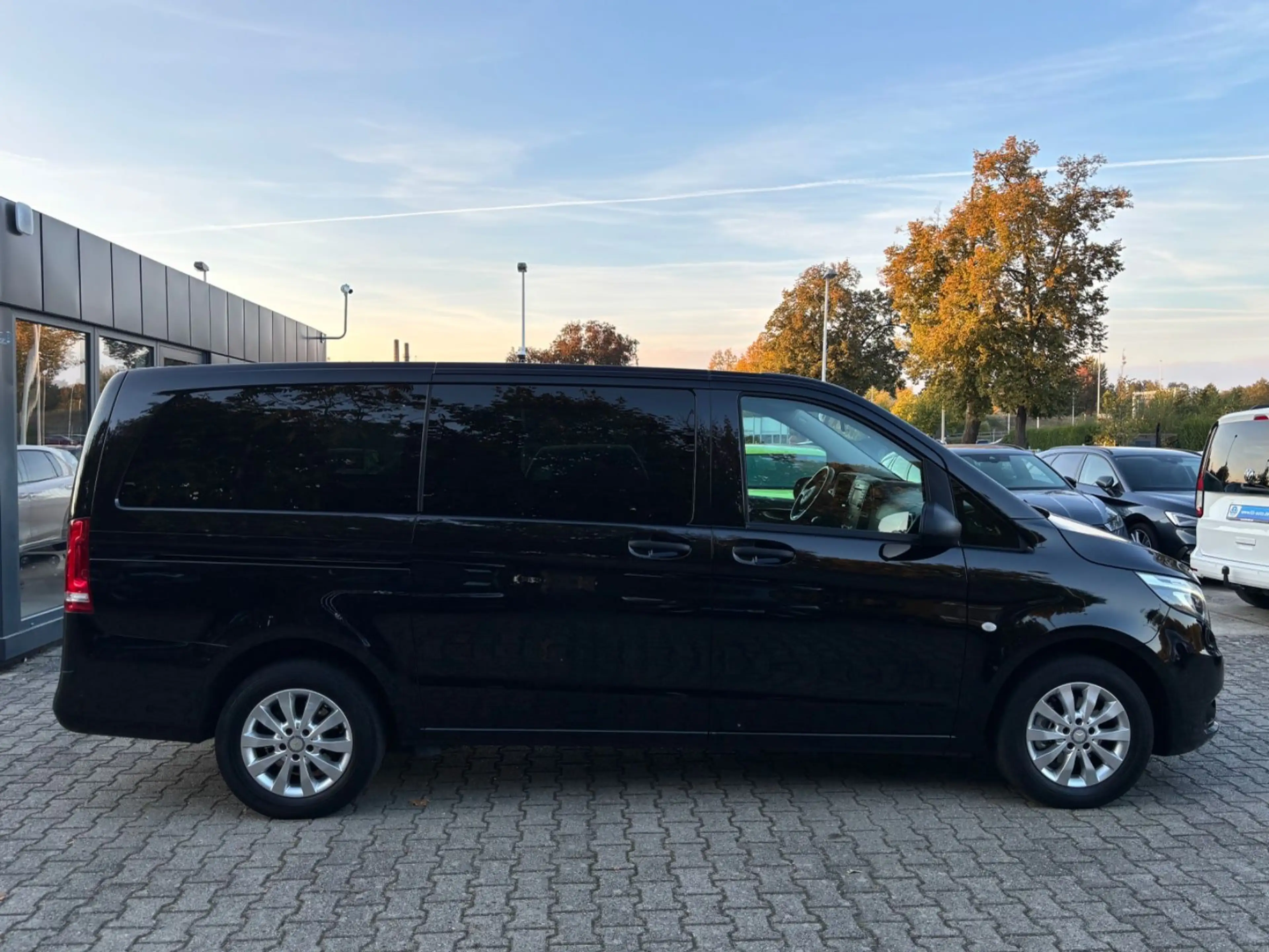 Mercedes-Benz Vito Tourer 163PS lang Select 8Sitz Navi Kam LED — photo 8