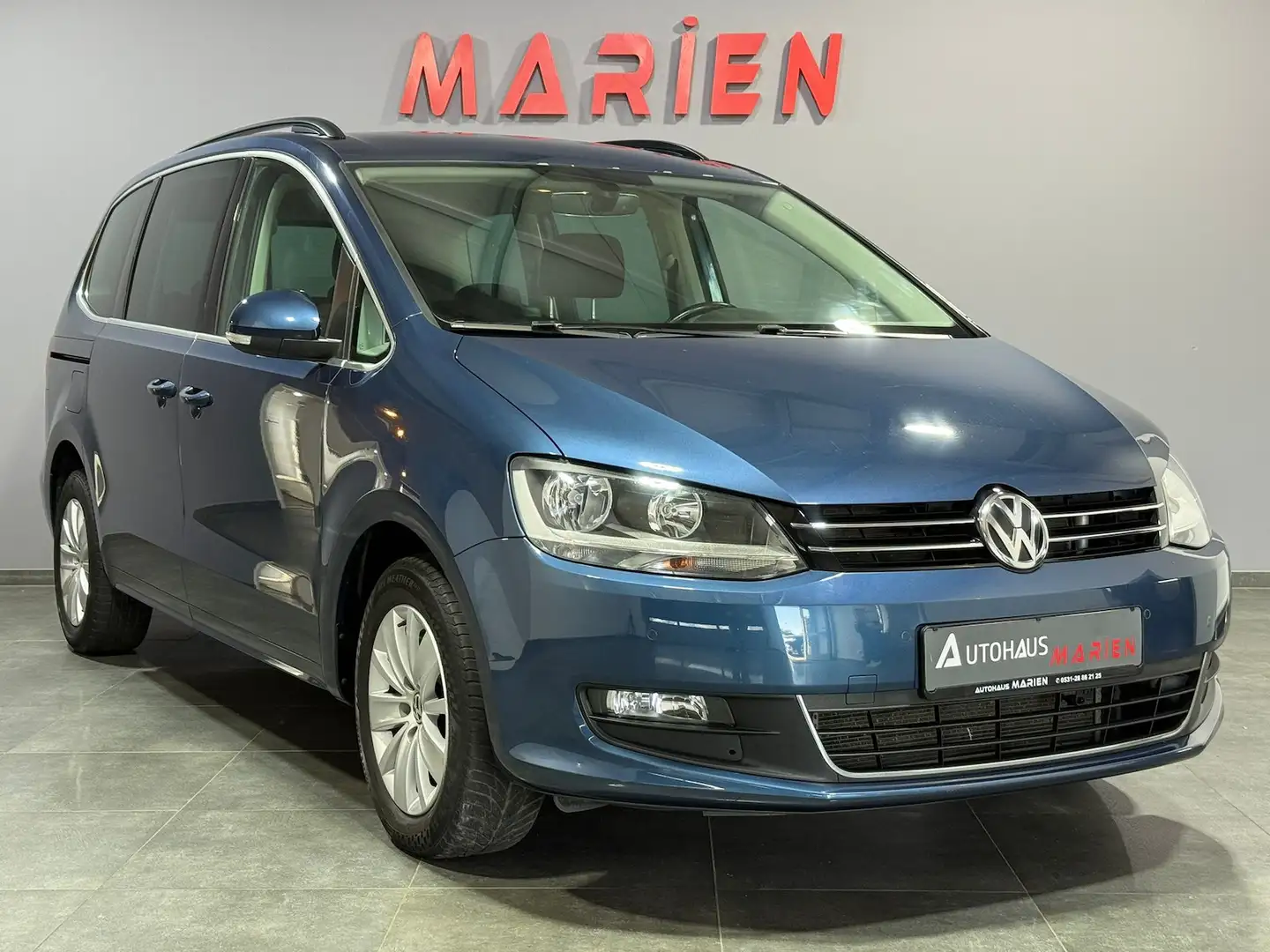 Volkswagen Sharan 2.0 TDI DSG 7 SITZER*NAVI*AHK*PDC*SITZHZG plava - 2