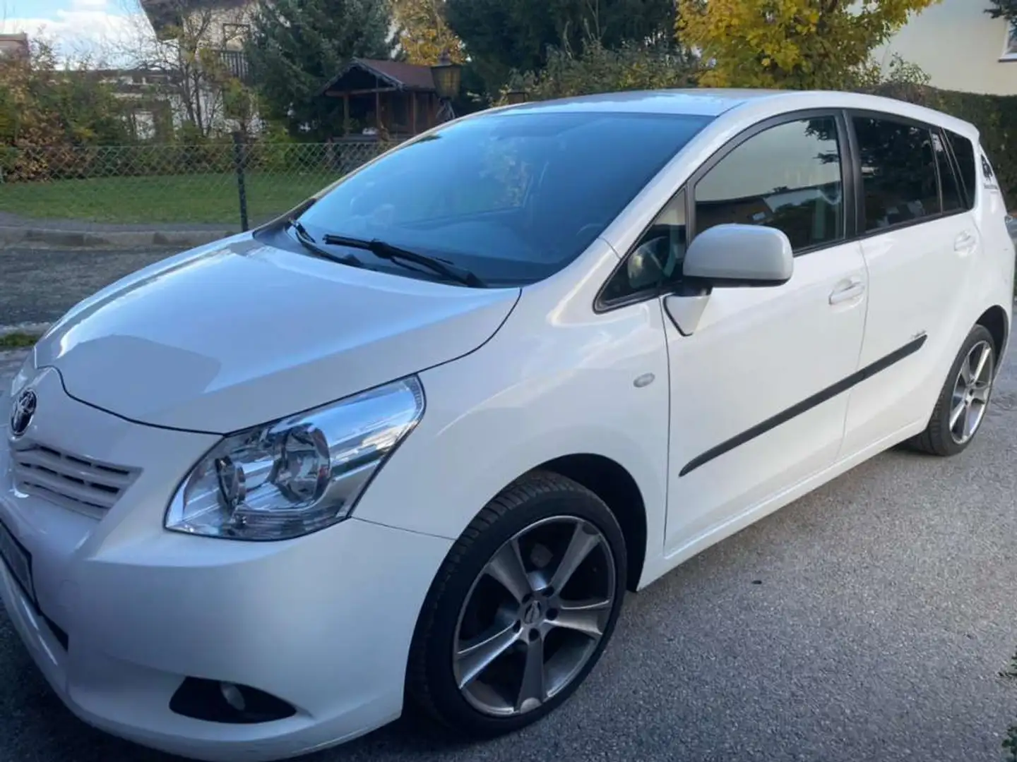 Toyota Verso Verso 1,6 Valvematic Comfort Comfort Weiß - 1