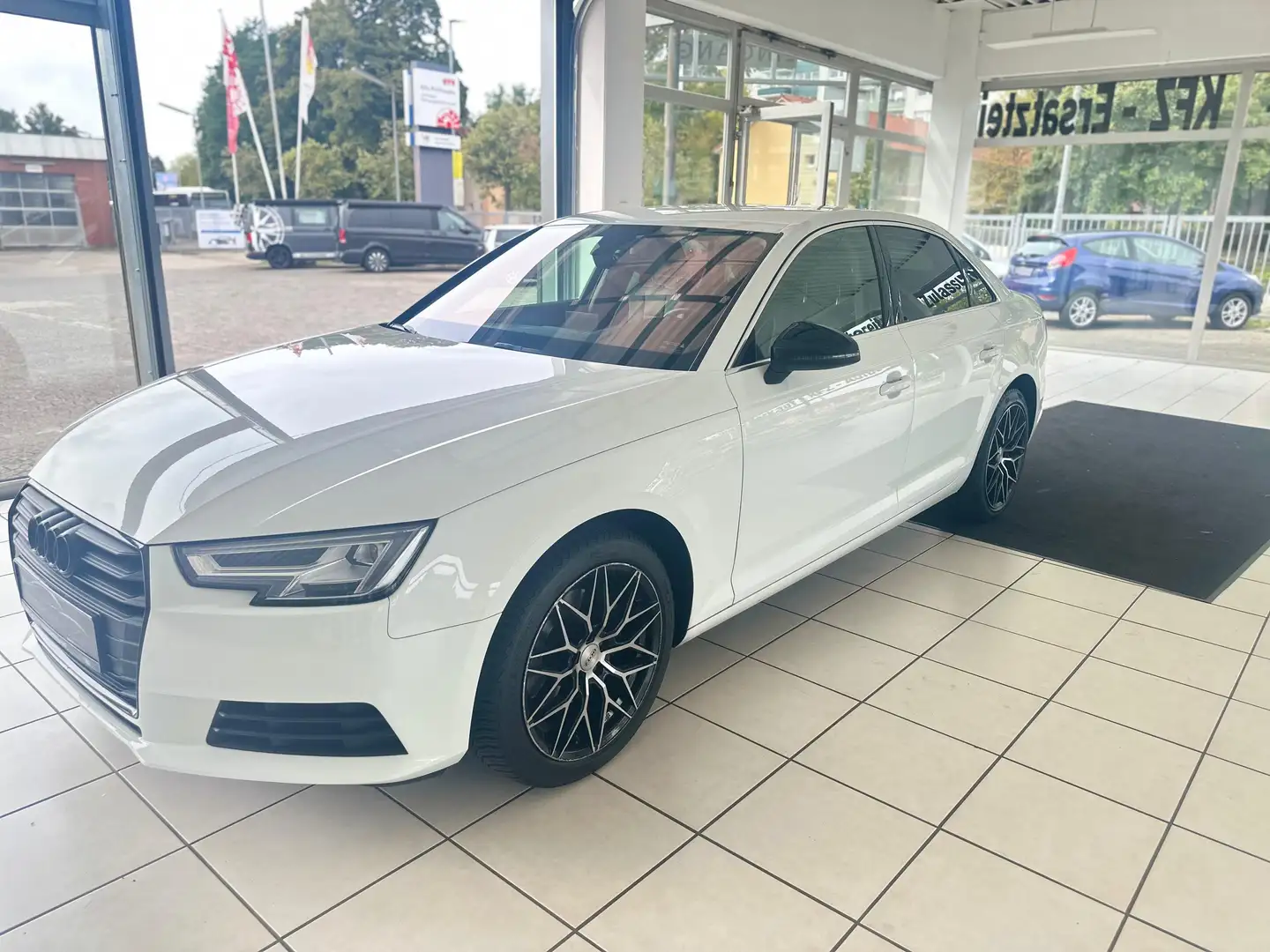 Audi A4 30 TDI basis Weiß - 2