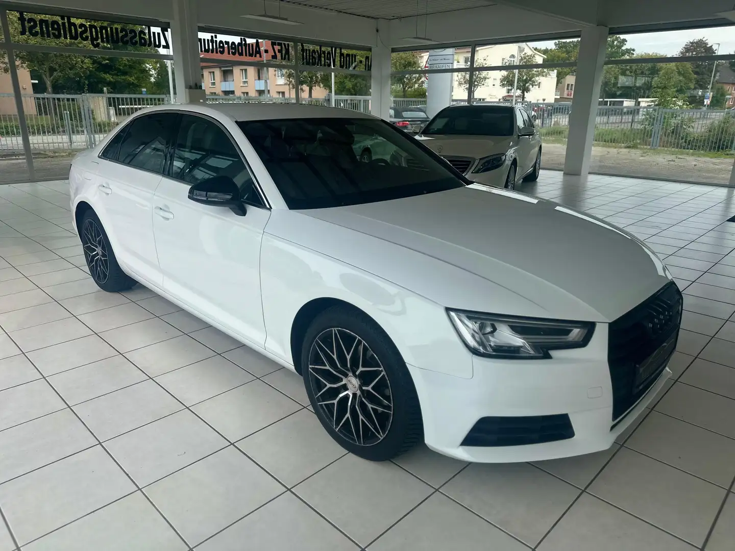 Audi A4 30 TDI basis Weiß - 1