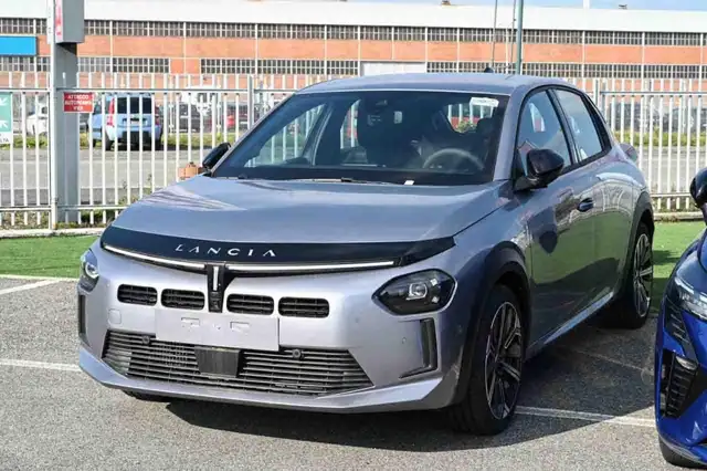 Lancia Ypsilon Hybrid e-DCT