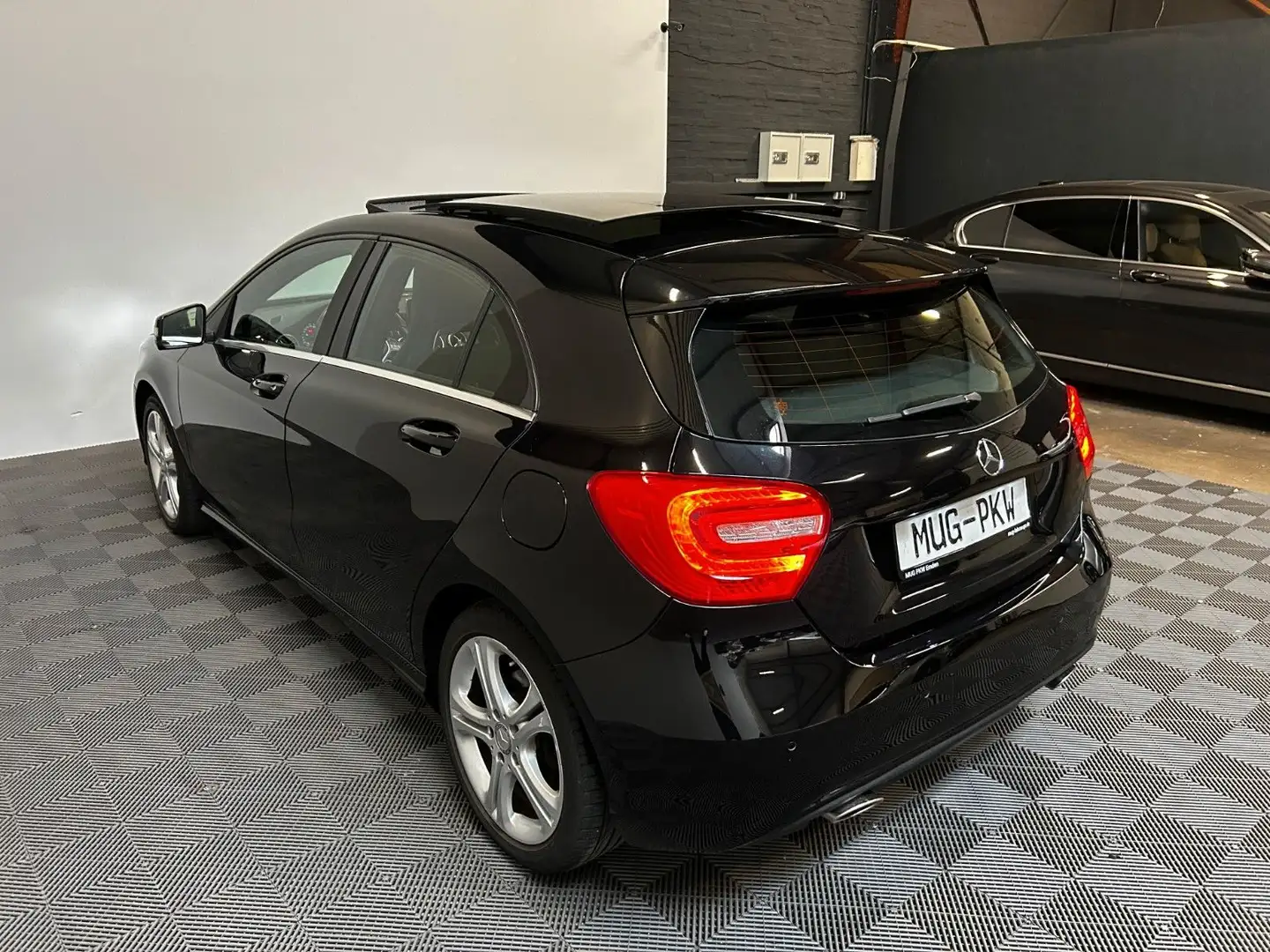 Mercedes-Benz A 200 d Automatik*Pano-Navi-BiXenon-PDC-Tempomat* Noir - 2