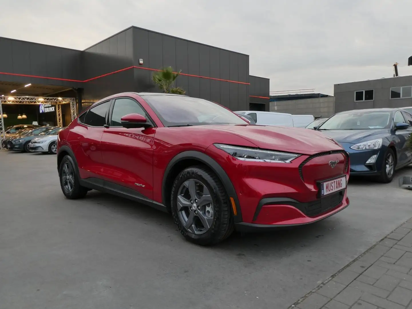 Ford Mustang Mach-E RWD 76KWh 269pk Full Option '22 19000km (54786) Rojo - 2