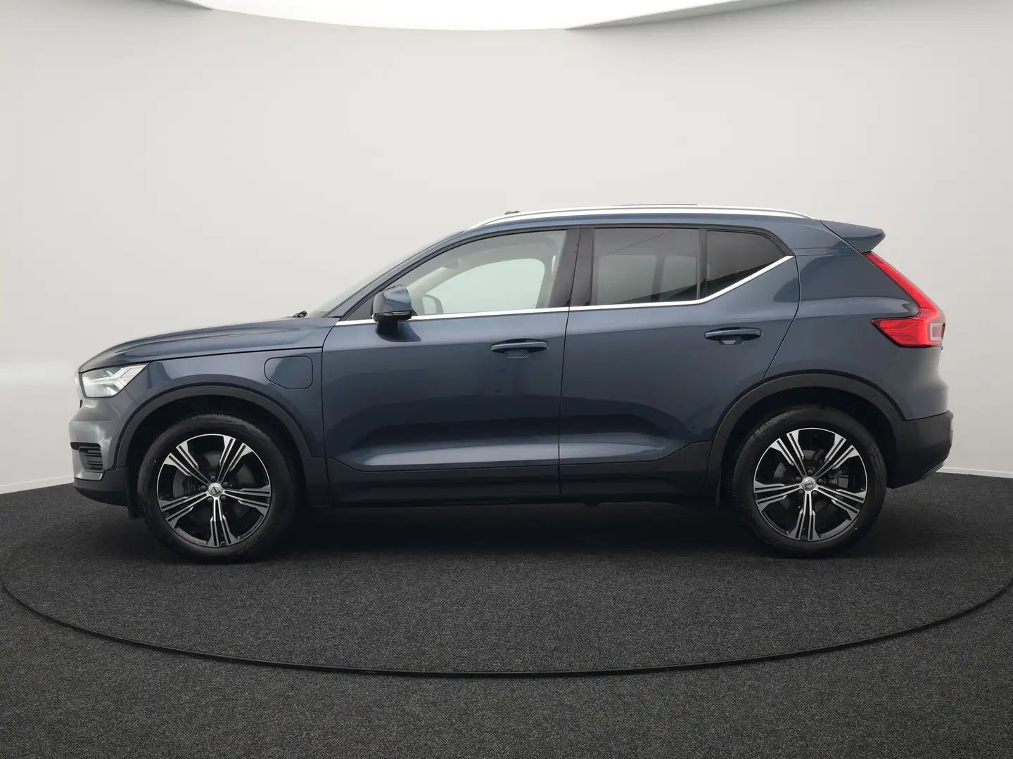 Volvo XC40 T5 Recharge Inscription Plug In Hybrid 261pk Deale Blauw - 2
