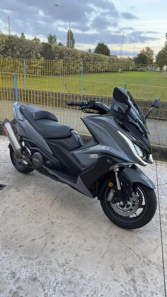 Kymco AK 550