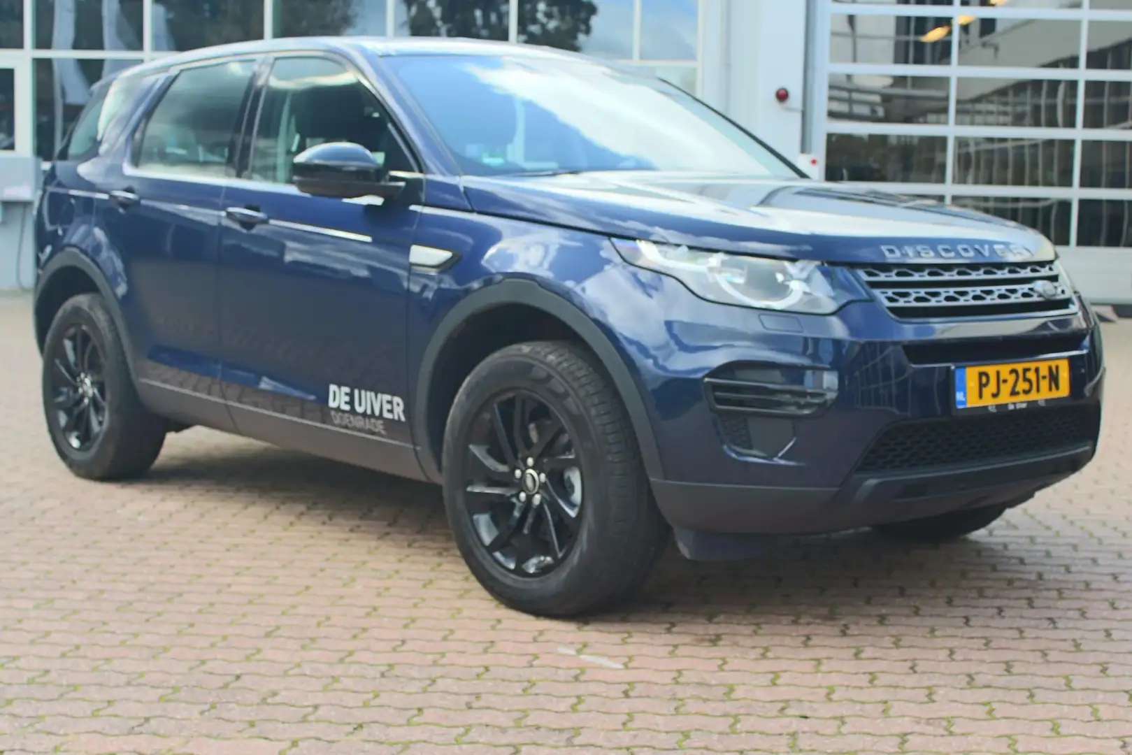 Land Rover Discovery Sport 2.0 eD4 E-Capability 150pk 2WD 5p. Pure Blauw - 2