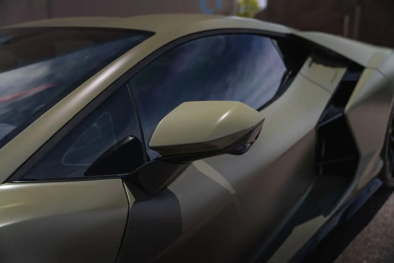 Lamborghini Revuelto снимка Lamborghini Revuelto