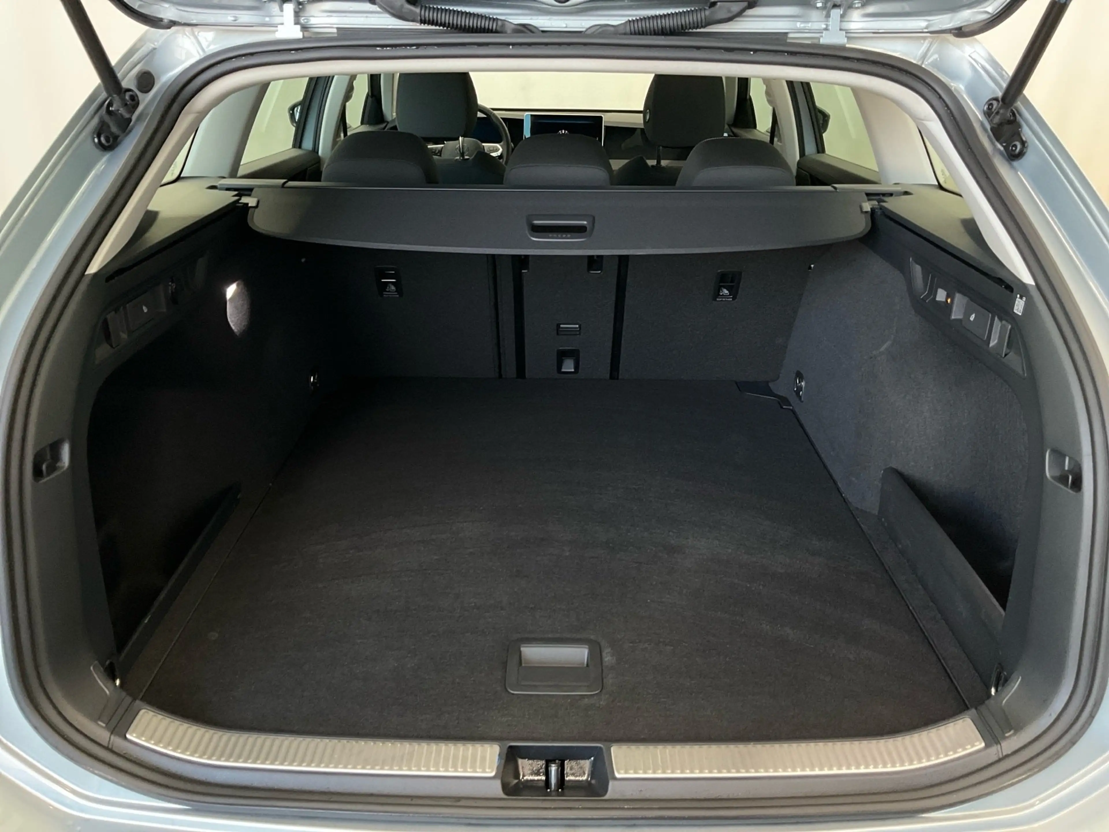 Volkswagen Passat Variant 2.0TDI 122PS DSG ACC.AHK.KAMERA.VIRTUAL.LED.APP-C. — photo 8