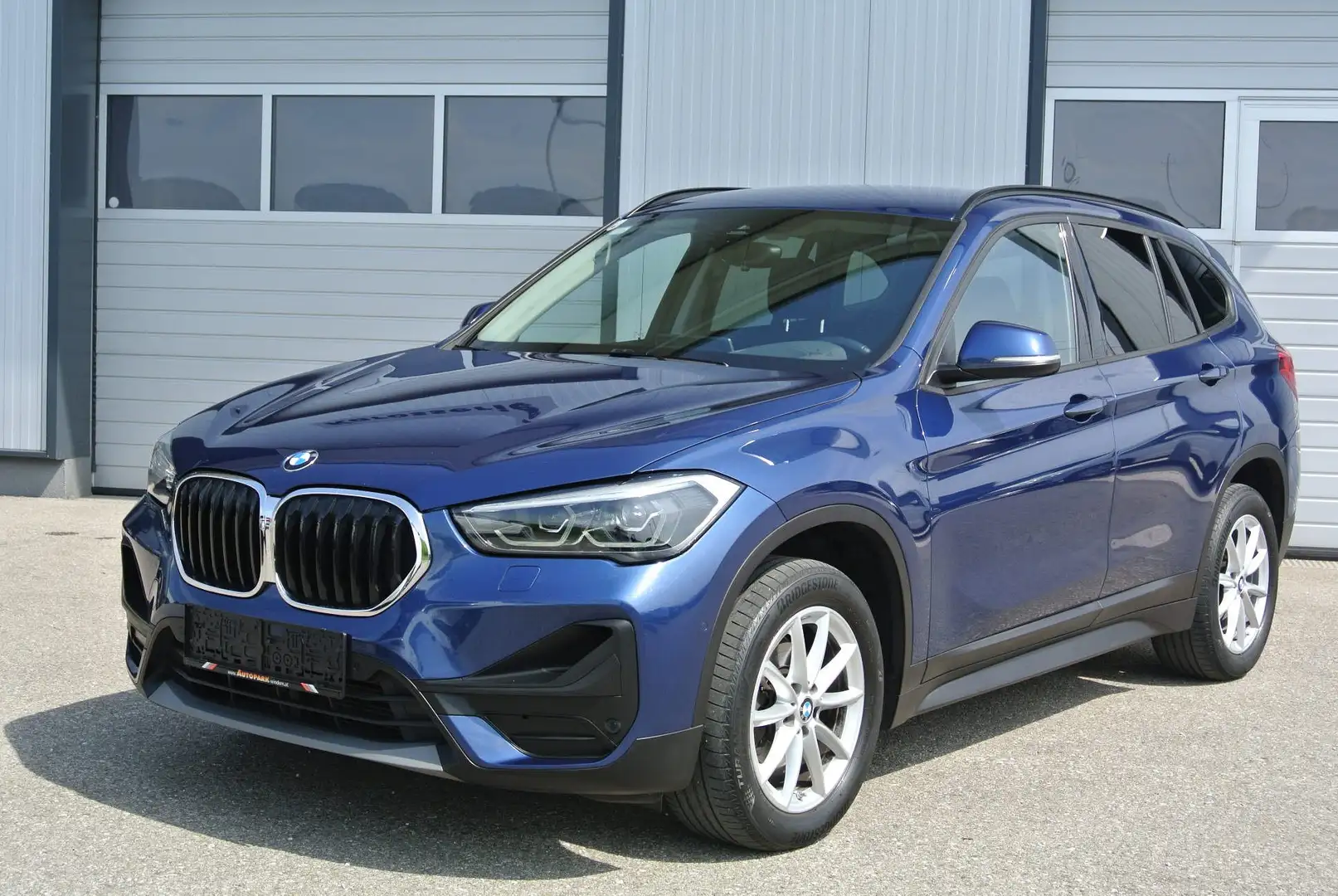 BMW X1 sdrive16d Aut. ** Head up ** LED-SW ** NAVI * AHK Blau - 1