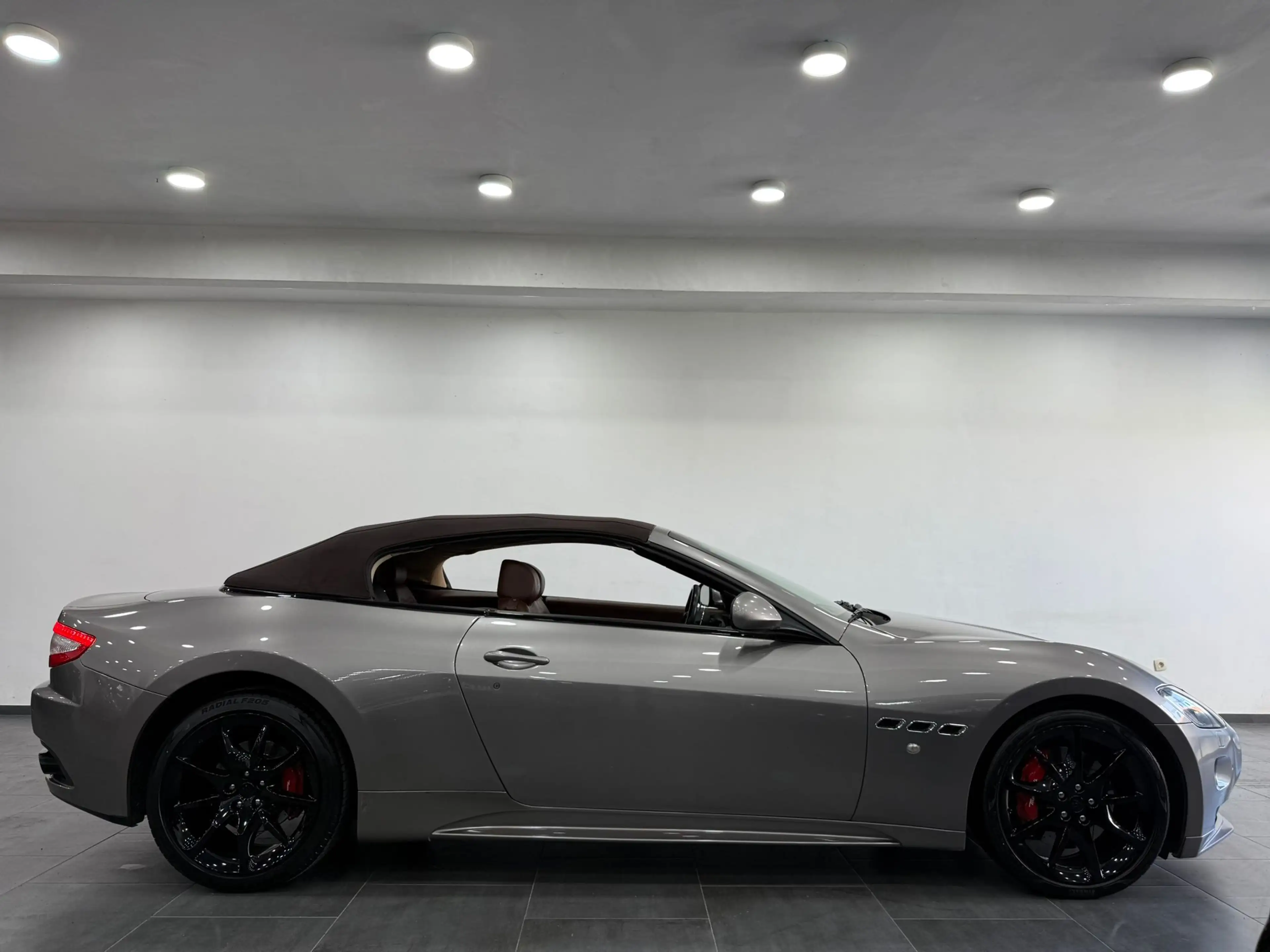Maserati GranCabrio Sport  4.7i V8 Belgian Car Full Option Carpass Full Service — photo 3