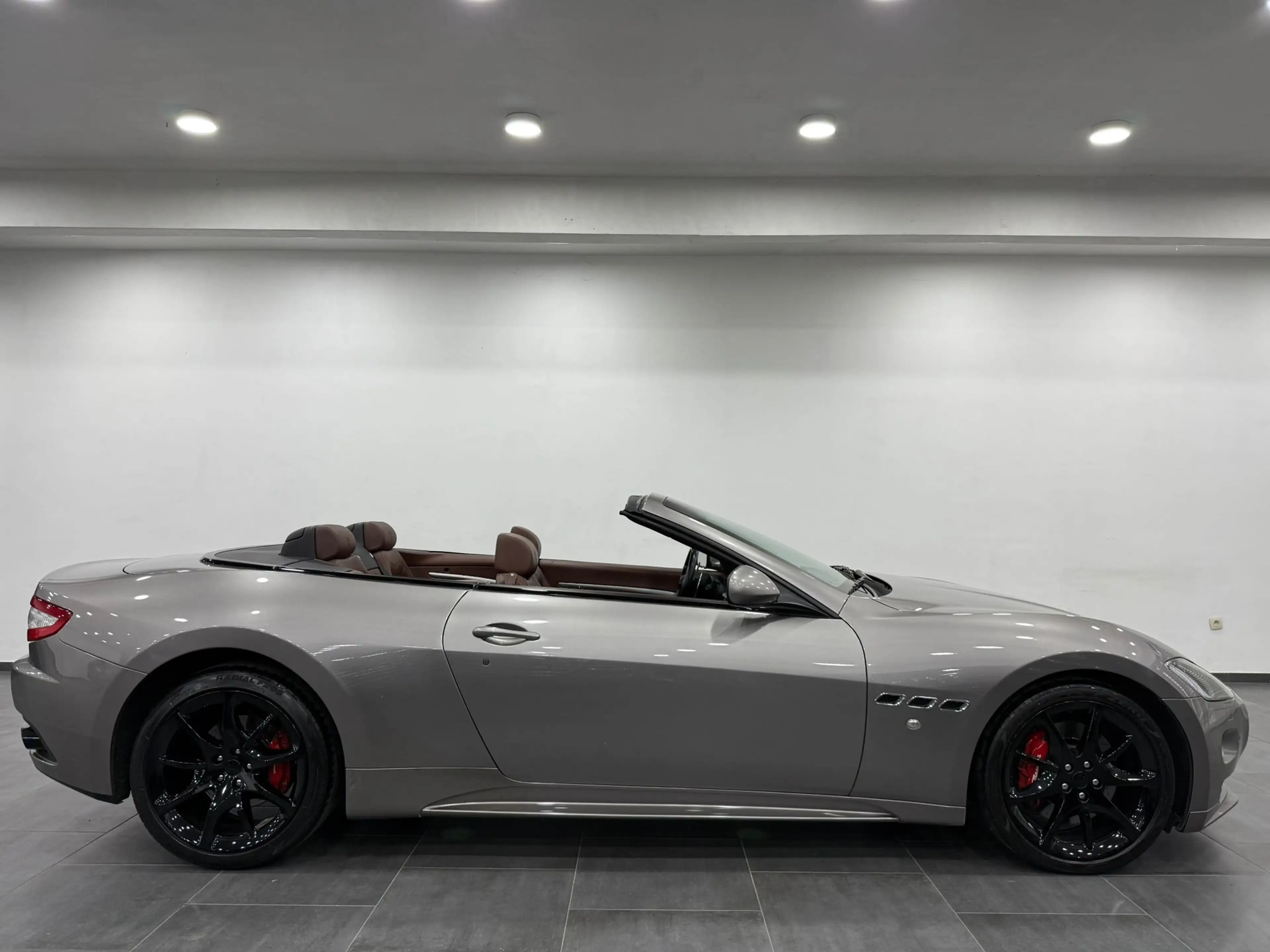 Maserati GranCabrio Sport  4.7i V8 Belgian Car Full Option Carpass Full Service — photo 2